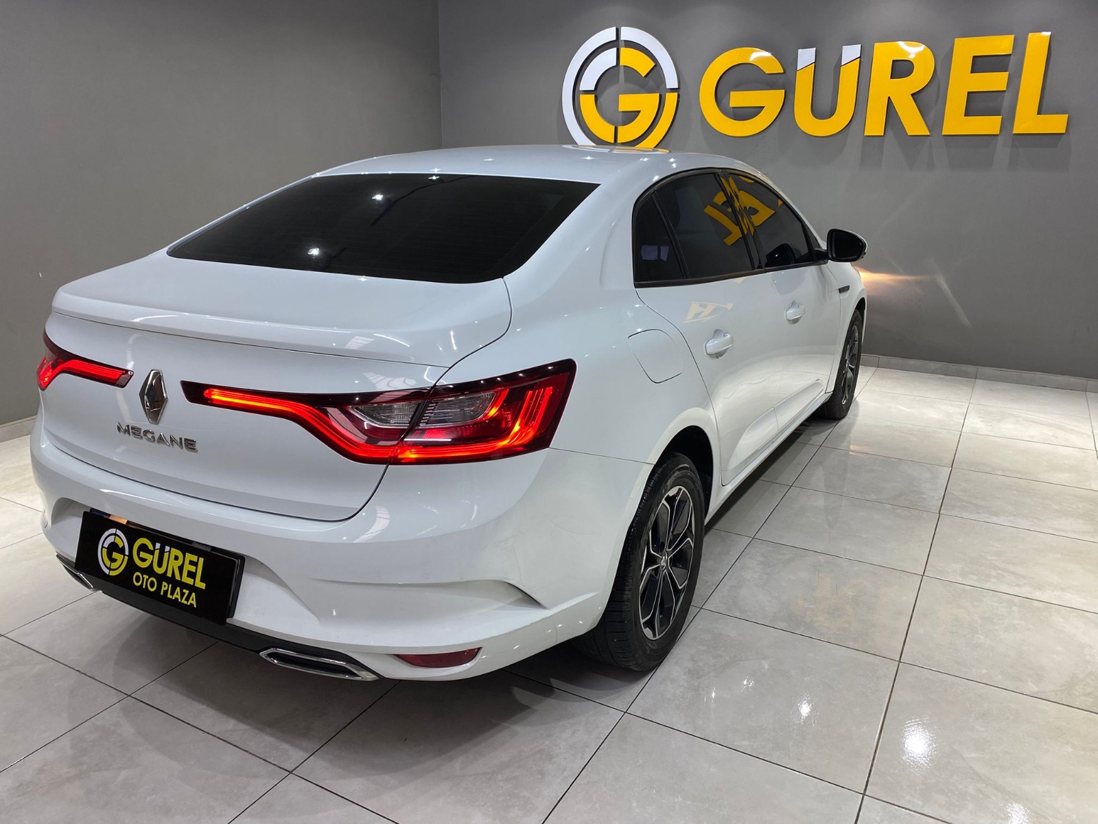 2021 Benzin Otomatik Renault Megane Beyaz Gürel Tasarım Aksesuar Otomotiv San. Tic. Ltd. Şti.