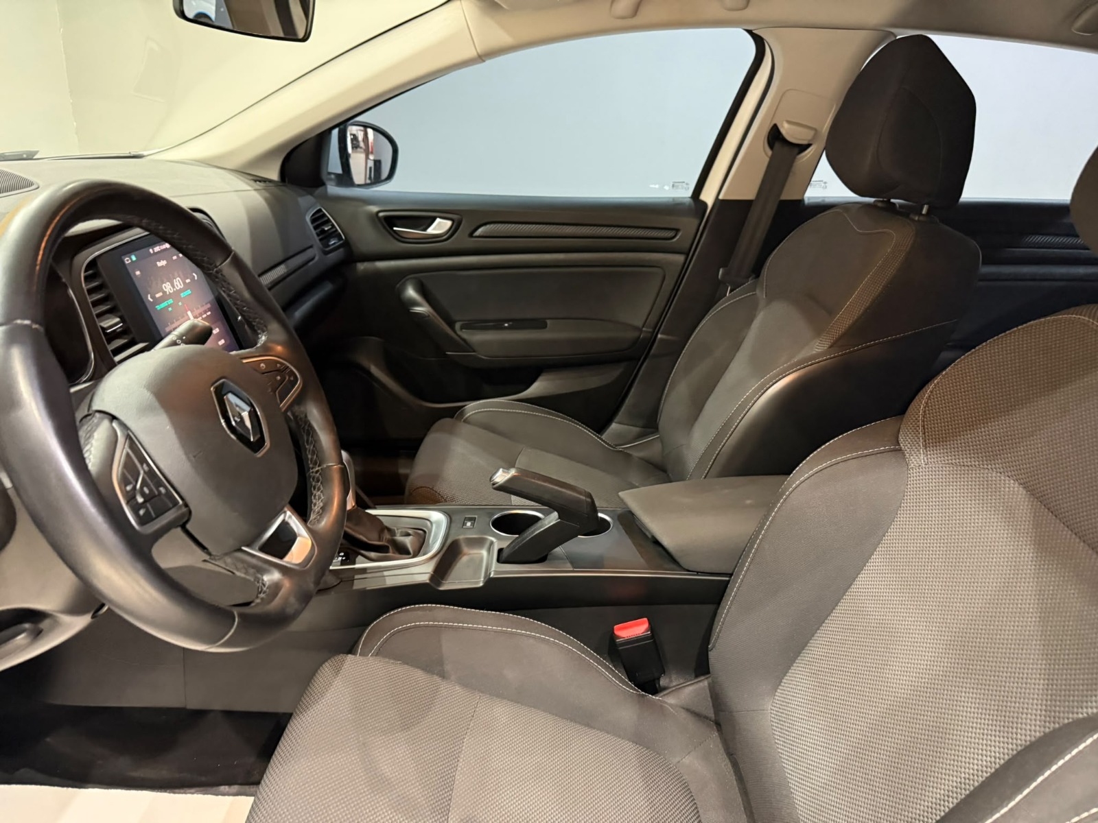 2021 Benzin Otomatik Renault Megane Beyaz Gürel Tasarım Aksesuar Otomotiv San. Tic. Ltd. Şti.