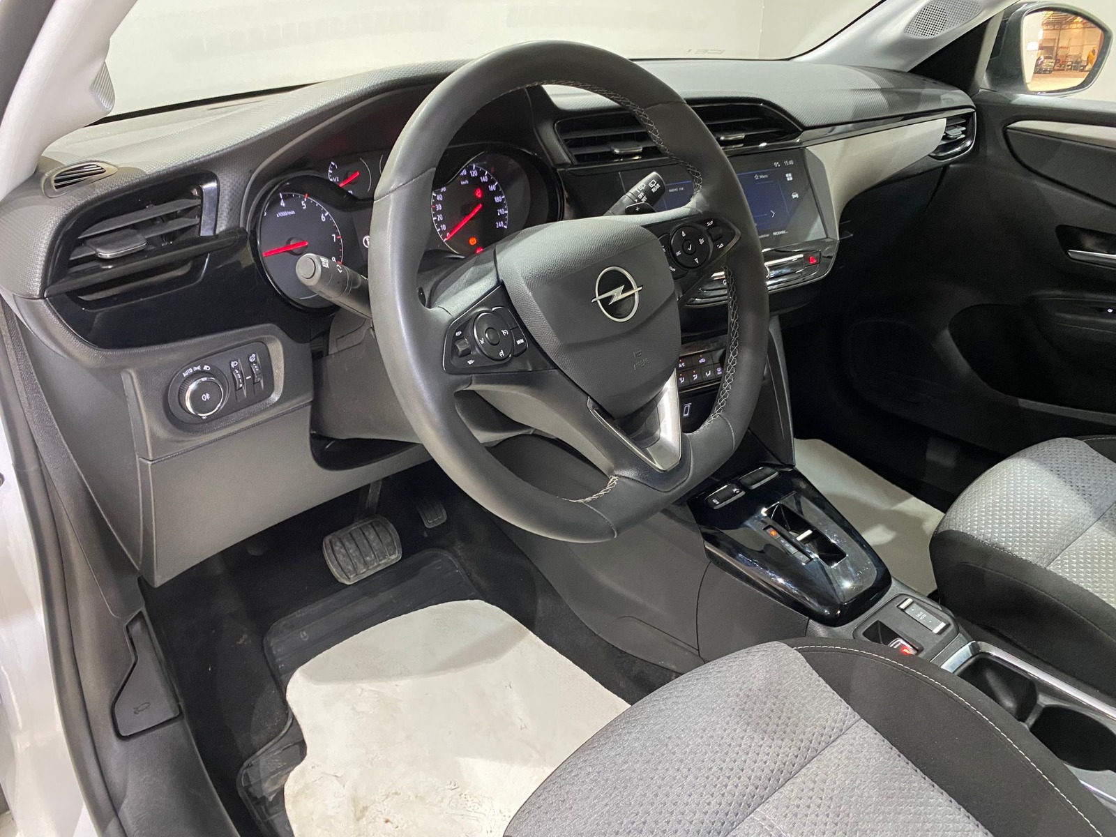 2025 Benzin Otomatik Opel Corsa Beyaz Gürel Tasarım Aksesuar Otomotiv San. Tic. Ltd. Şti.