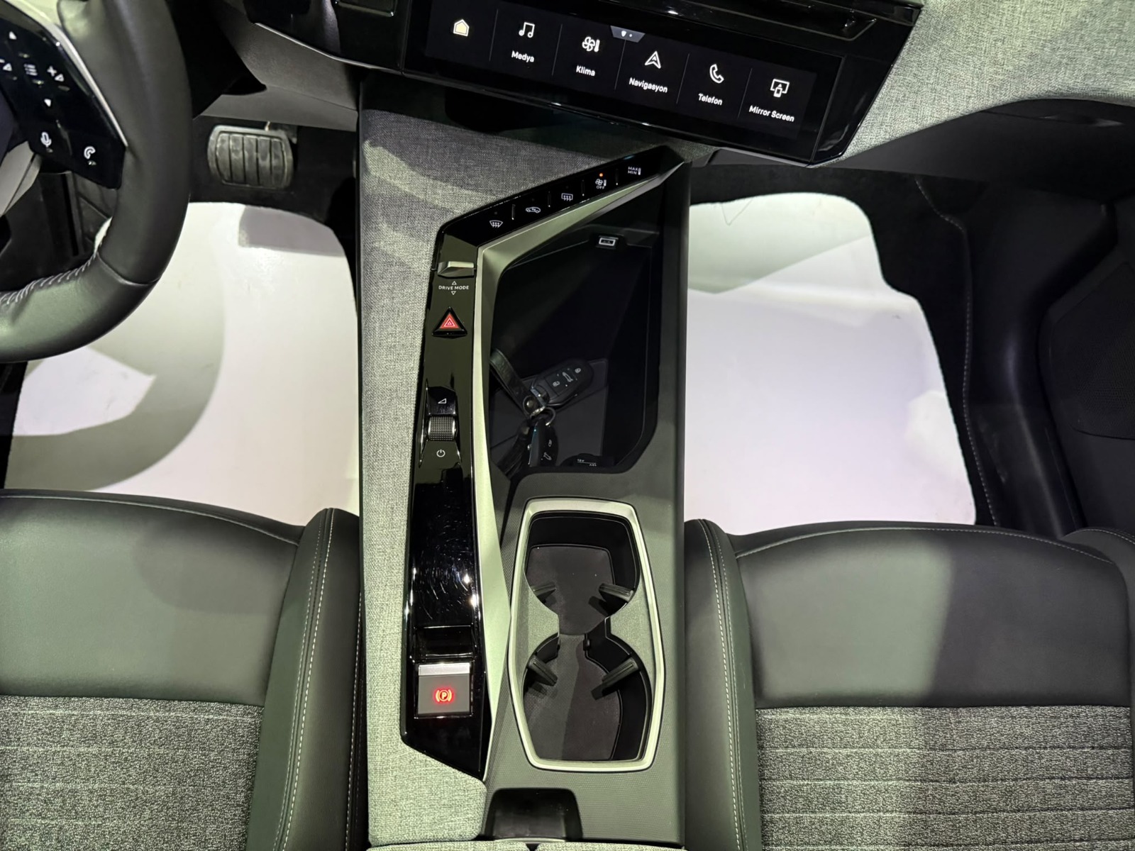 2025 Benzin Otomatik Peugeot 3008 Mavi Gürel Tasarım Aksesuar Otomotiv San. Tic. Ltd. Şti.