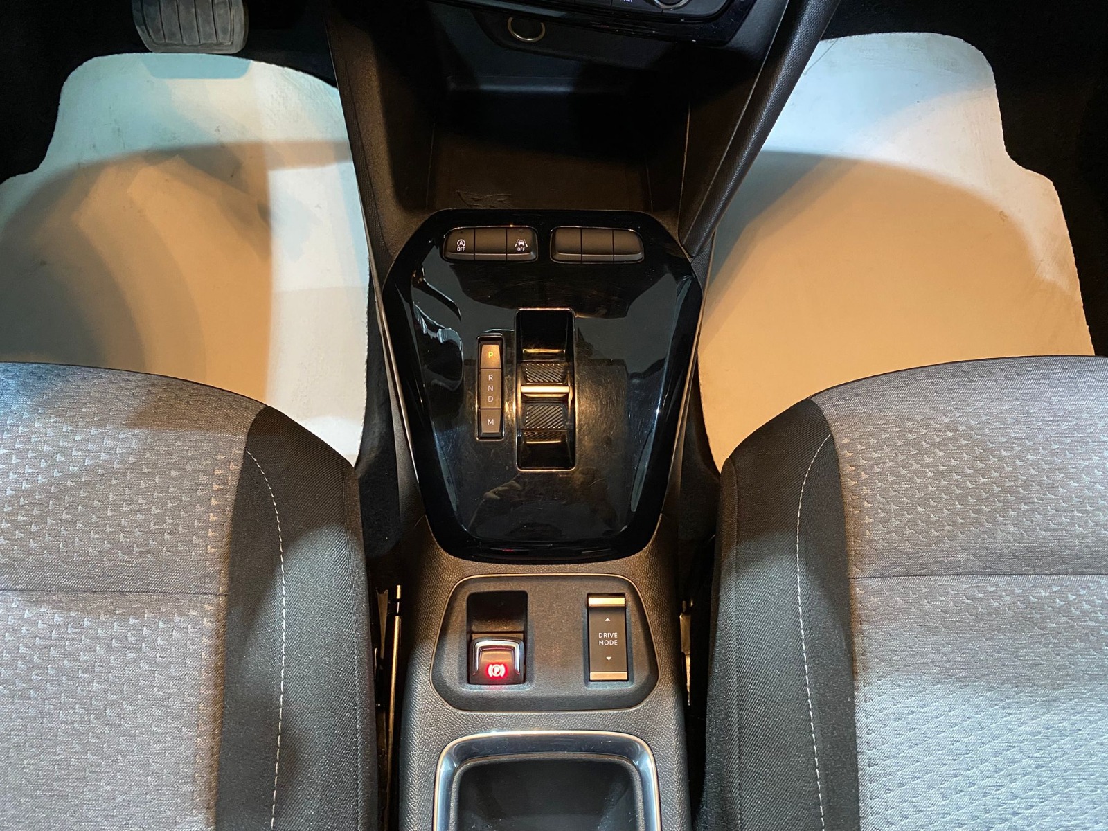 2024 Benzin Otomatik Opel Corsa Kırmızı Gürel Tasarım Aksesuar Otomotiv San. Tic. Ltd. Şti.