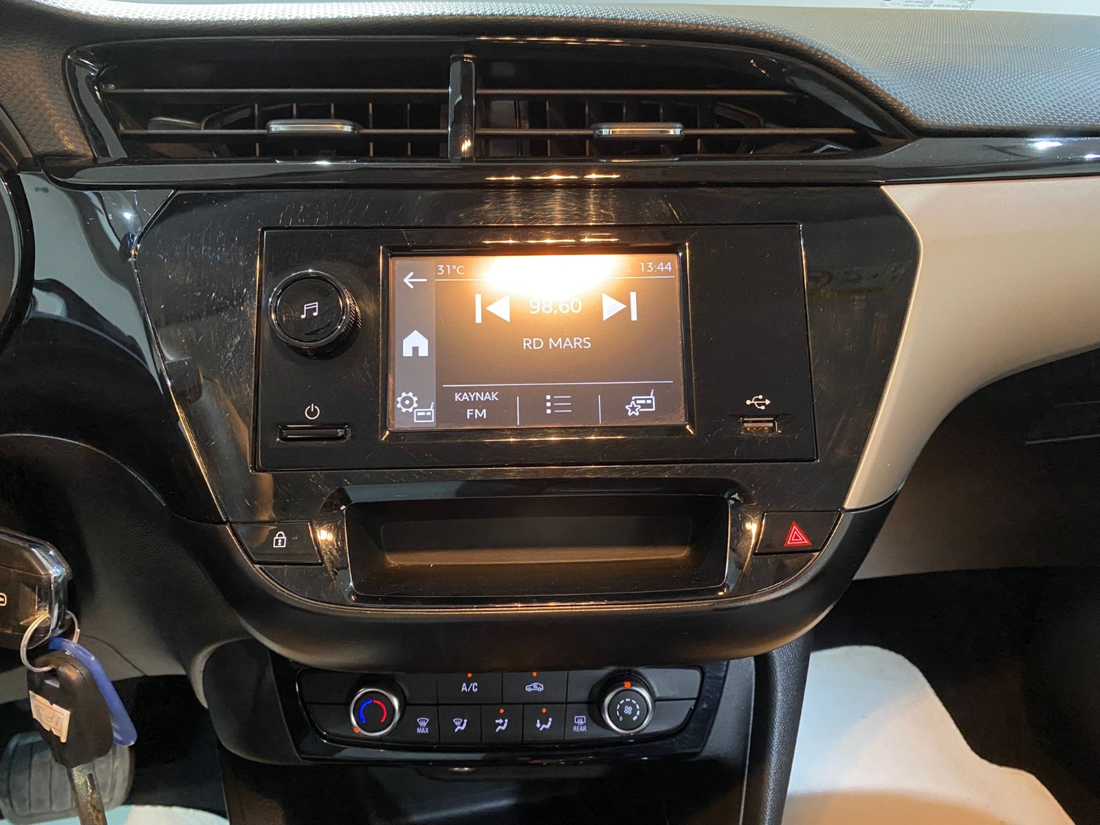 2024 Benzin Otomatik Opel Corsa Kırmızı Gürel Tasarım Aksesuar Otomotiv San. Tic. Ltd. Şti.