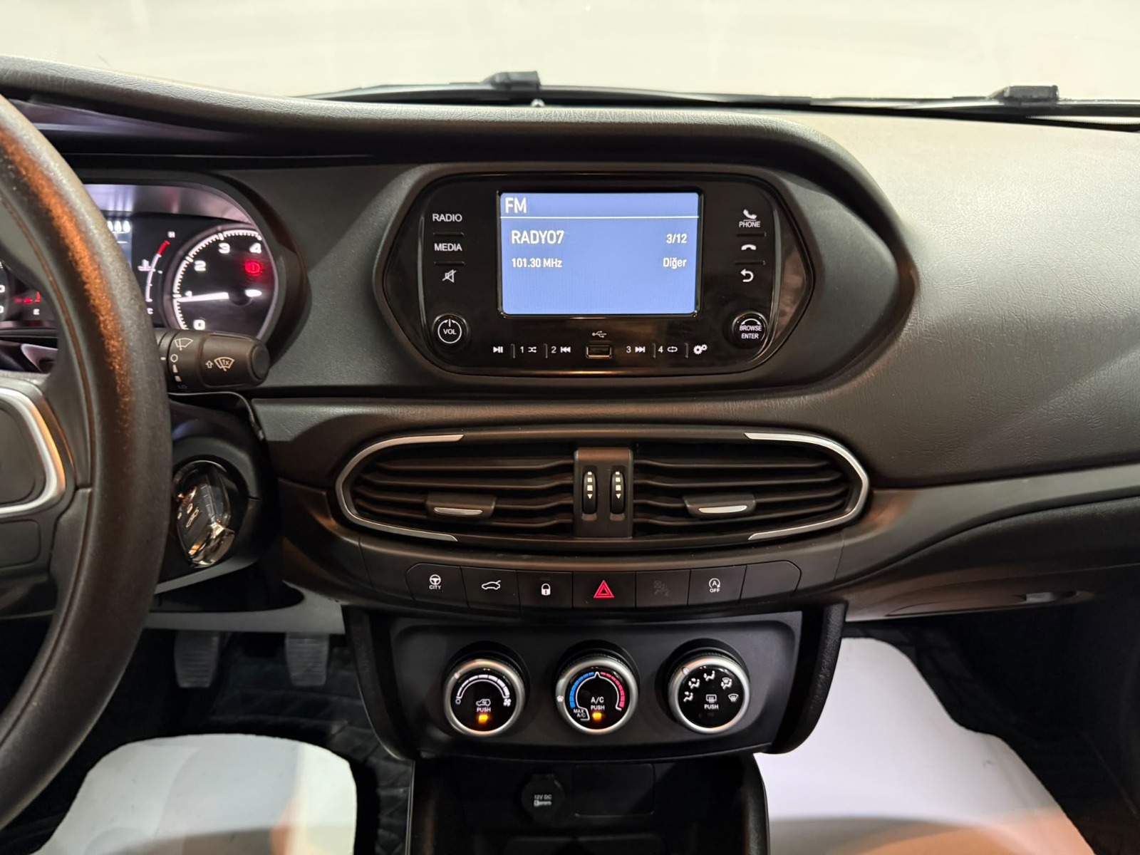 2024 Dizel Manuel Fiat Egea Beyaz Gürel Tasarım Aksesuar Otomotiv San. Tic. Ltd. Şti.