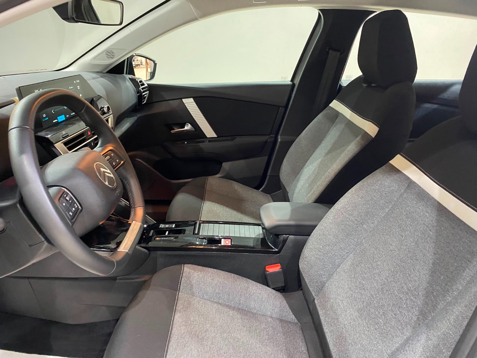 2025 Benzin Otomatik Citroen C4 X Gri Gürel Tasarım Aksesuar Otomotiv San. Tic. Ltd. Şti.