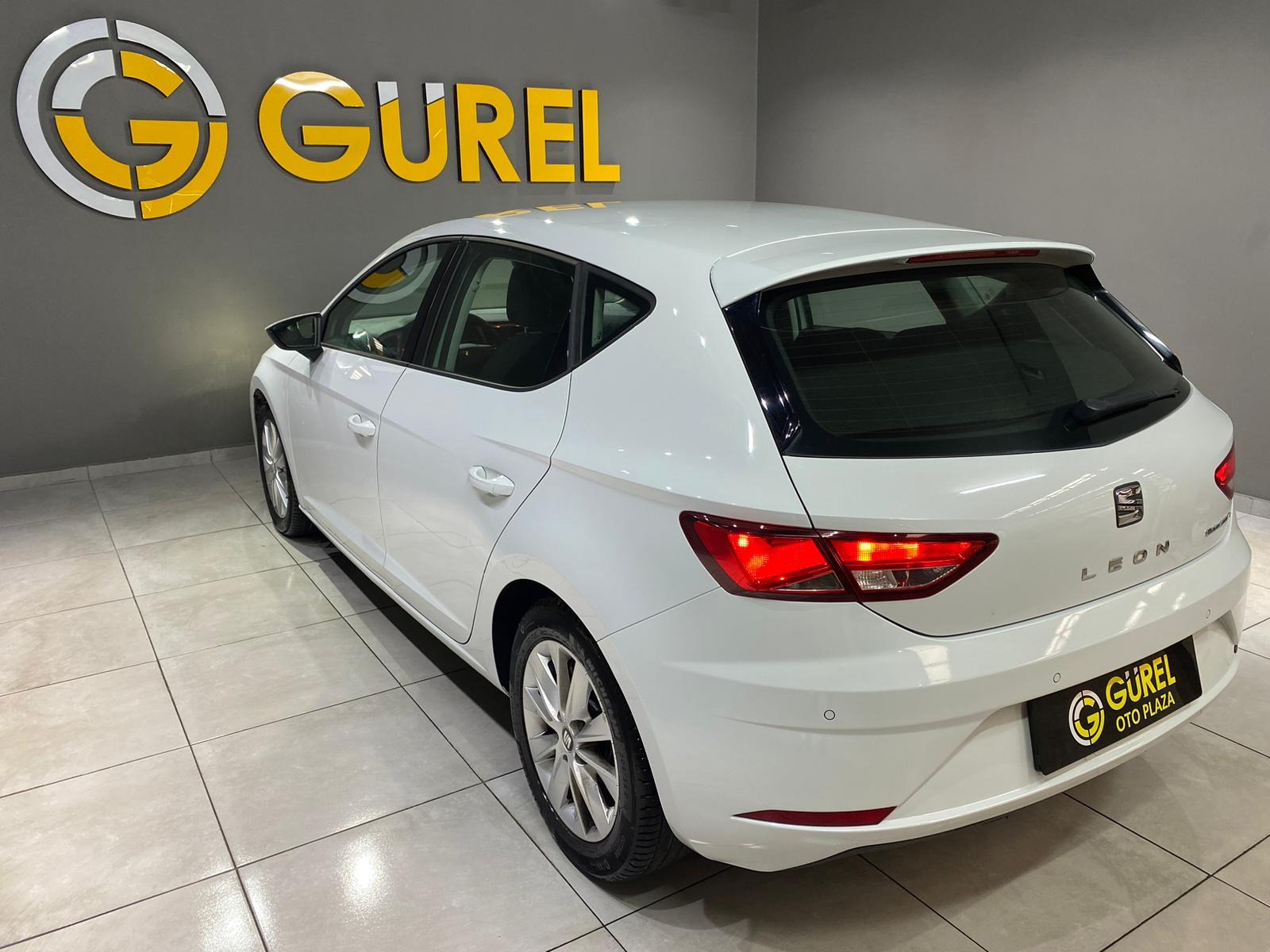 2017 Benzin Otomatik Seat Leon Beyaz Gürel Tasarım Aksesuar Otomotiv San. Tic. Ltd. Şti.