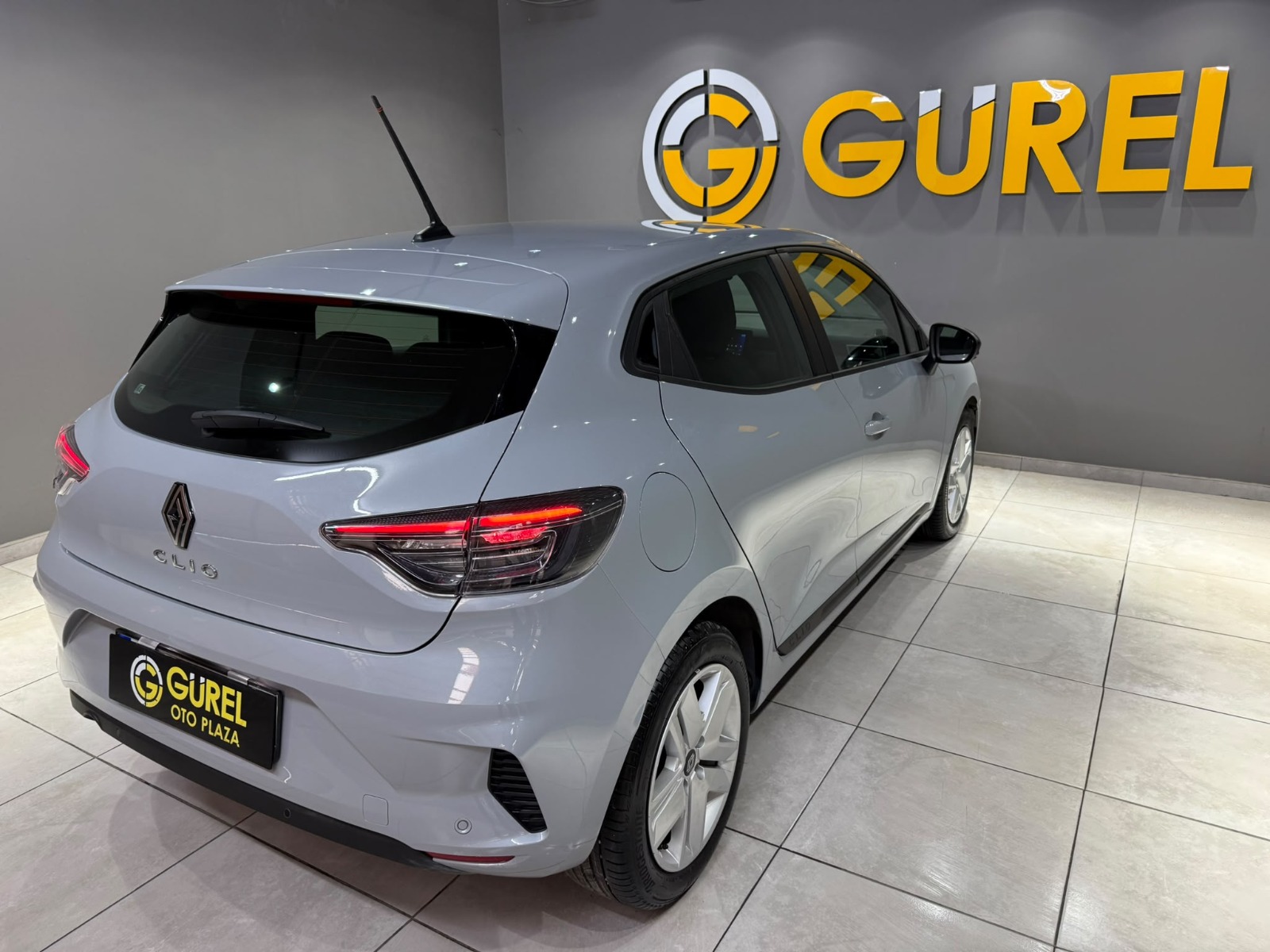 2026 Benzin Otomatik Renault Clio Gri Gürel Tasarım Aksesuar Otomotiv San. Tic. Ltd. Şti.