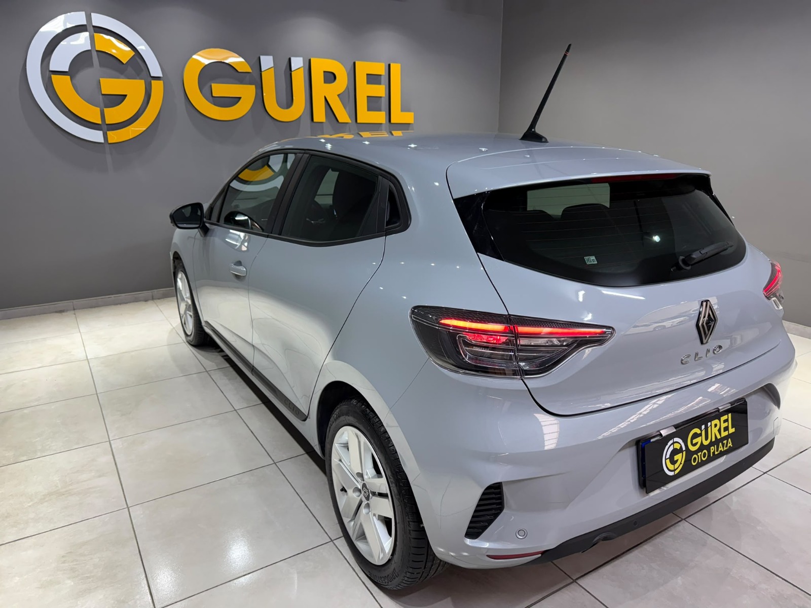 2026 Benzin Otomatik Renault Clio Gri Gürel Tasarım Aksesuar Otomotiv San. Tic. Ltd. Şti.