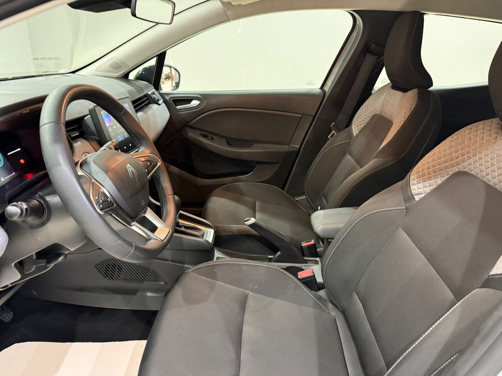 2026 Benzin Otomatik Renault Clio Gri Gürel Tasarım Aksesuar Otomotiv San. Tic. Ltd. Şti.