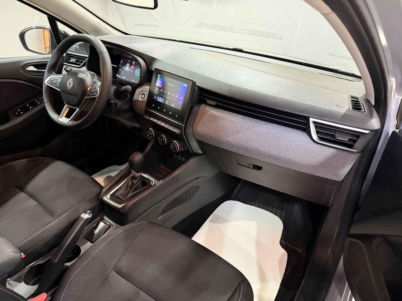 2026 Benzin Otomatik Renault Clio Gri Gürel Tasarım Aksesuar Otomotiv San. Tic. Ltd. Şti.