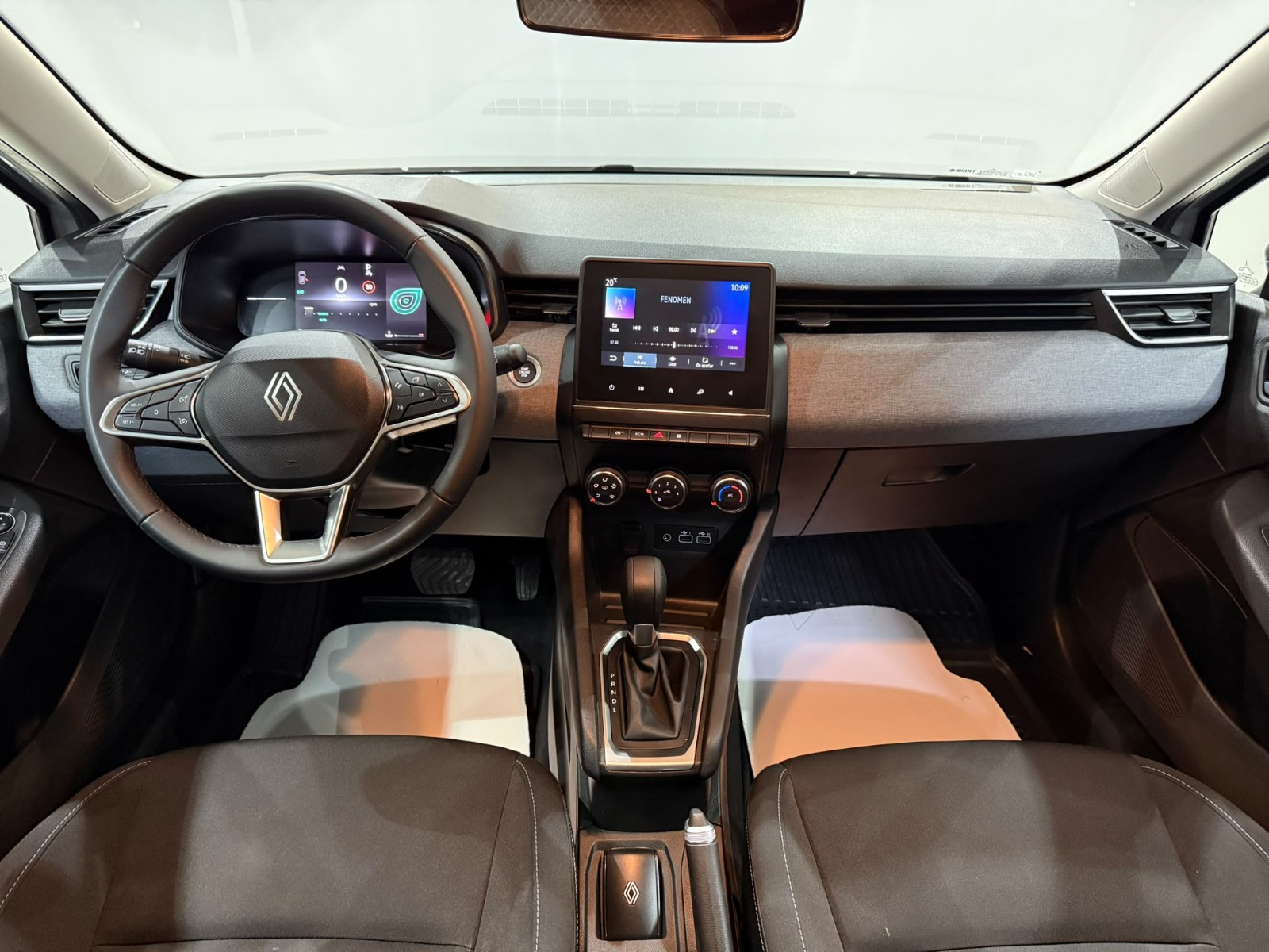 2026 Benzin Otomatik Renault Clio Gri Gürel Tasarım Aksesuar Otomotiv San. Tic. Ltd. Şti.