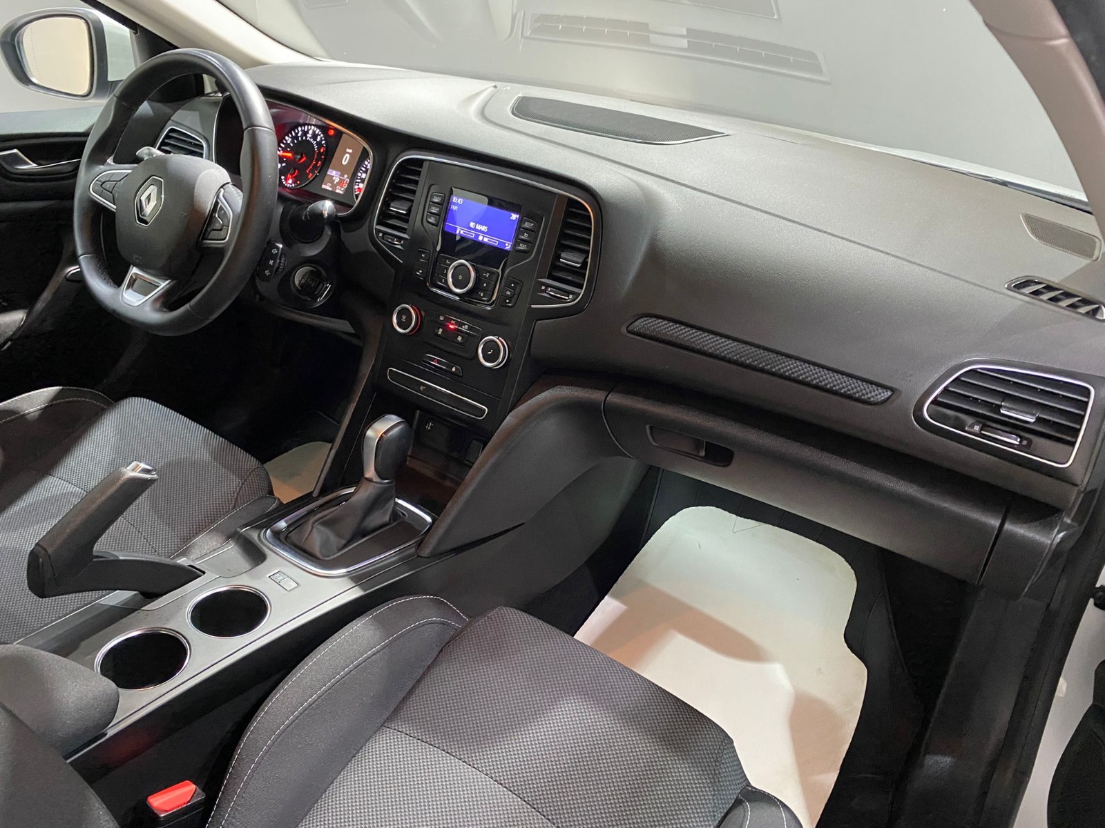 2021 Benzin Otomatik Renault Megane Beyaz Gürel Tasarım Aksesuar Otomotiv San. Tic. Ltd. Şti.