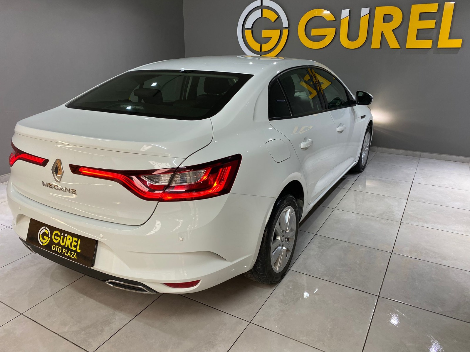 2021 Benzin Otomatik Renault Megane Beyaz Gürel Tasarım Aksesuar Otomotiv San. Tic. Ltd. Şti.