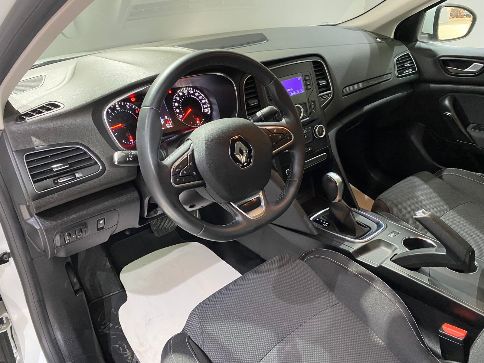 2021 Benzin Otomatik Renault Megane Beyaz Gürel Tasarım Aksesuar Otomotiv San. Tic. Ltd. Şti.