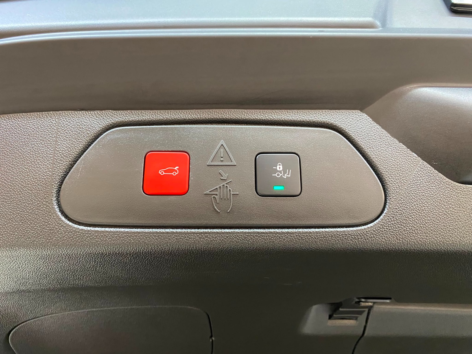 2024 Benzin Otomatik Opel Grandland Kırmızı Gürel Tasarım Aksesuar Otomotiv San. Tic. Ltd. Şti.