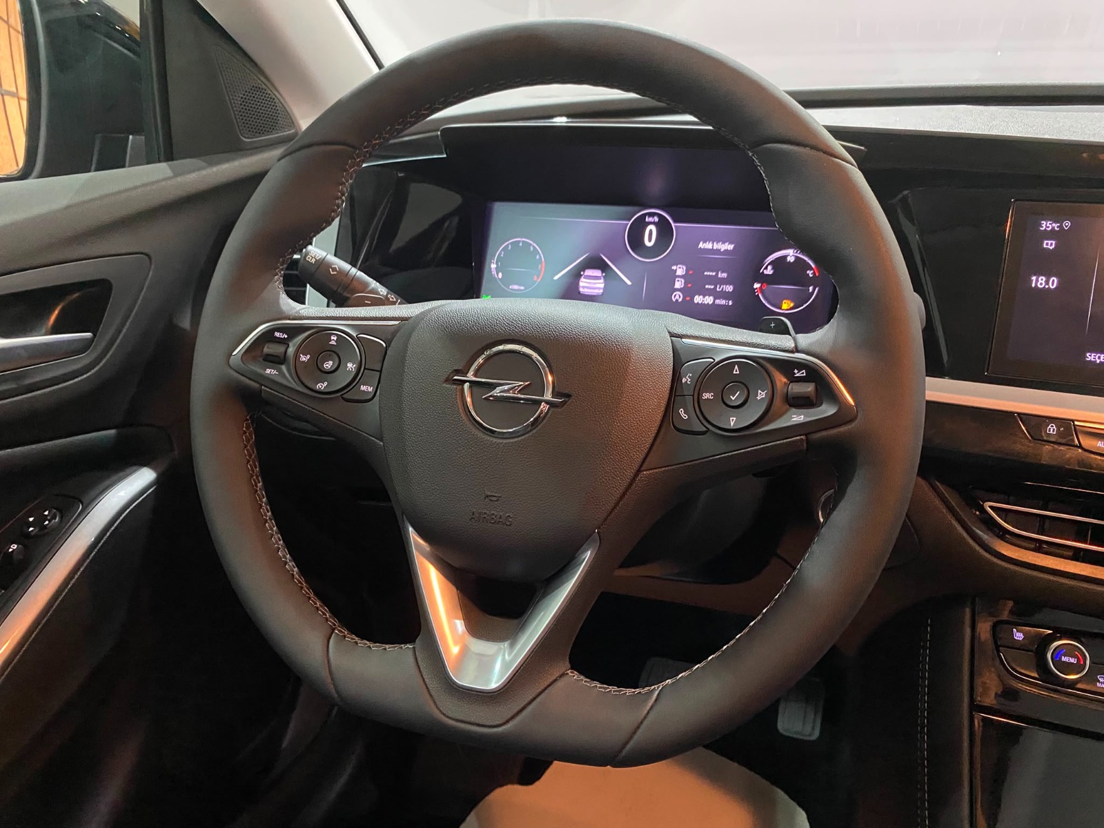 2024 Benzin Otomatik Opel Grandland Kırmızı Gürel Tasarım Aksesuar Otomotiv San. Tic. Ltd. Şti.