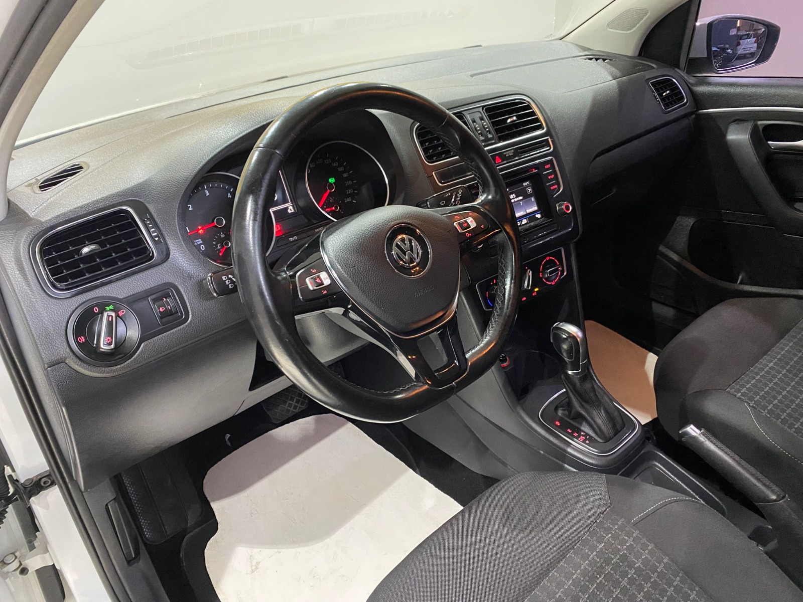 2016 Dizel Otomatik Volkswagen Polo Beyaz Gürel Tasarım Aksesuar Otomotiv San. Tic. Ltd. Şti.