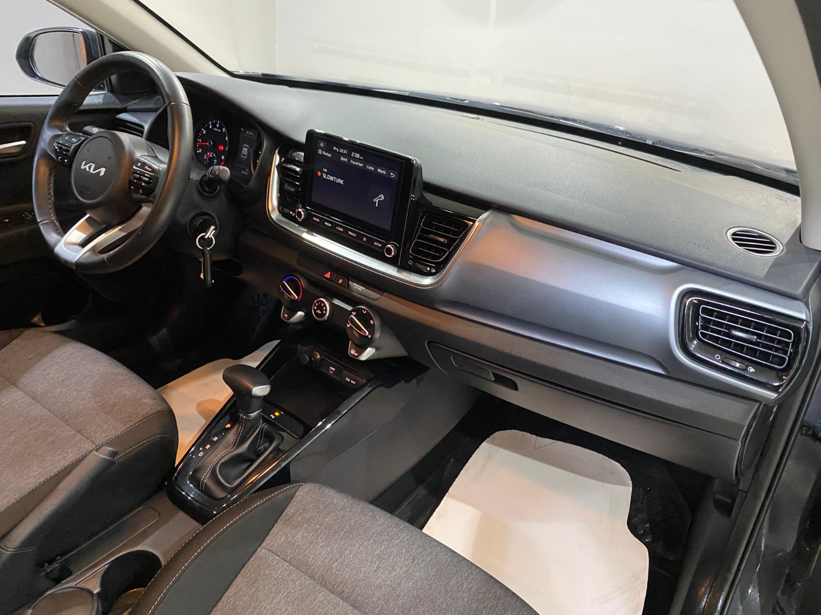 2022 Benzin Otomatik Kia Stonic Gri Gürel Tasarım Aksesuar Otomotiv San. Tic. Ltd. Şti.