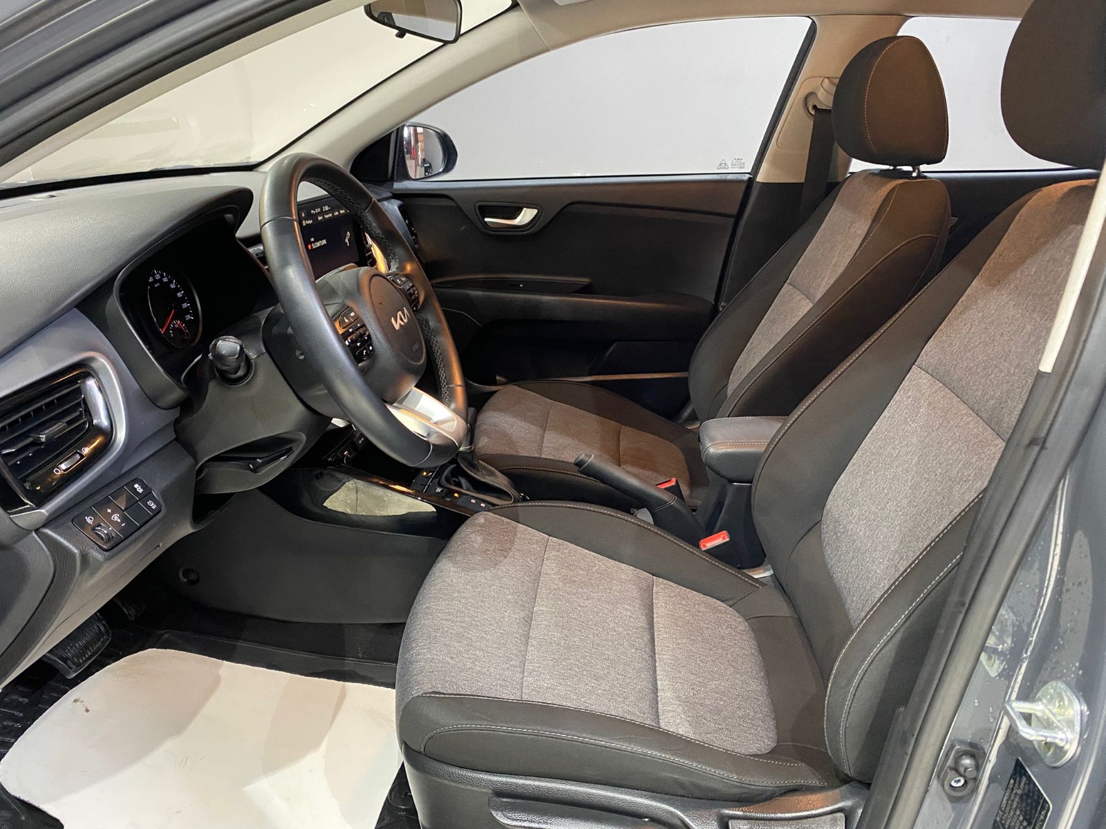 2022 Benzin Otomatik Kia Stonic Gri Gürel Tasarım Aksesuar Otomotiv San. Tic. Ltd. Şti.