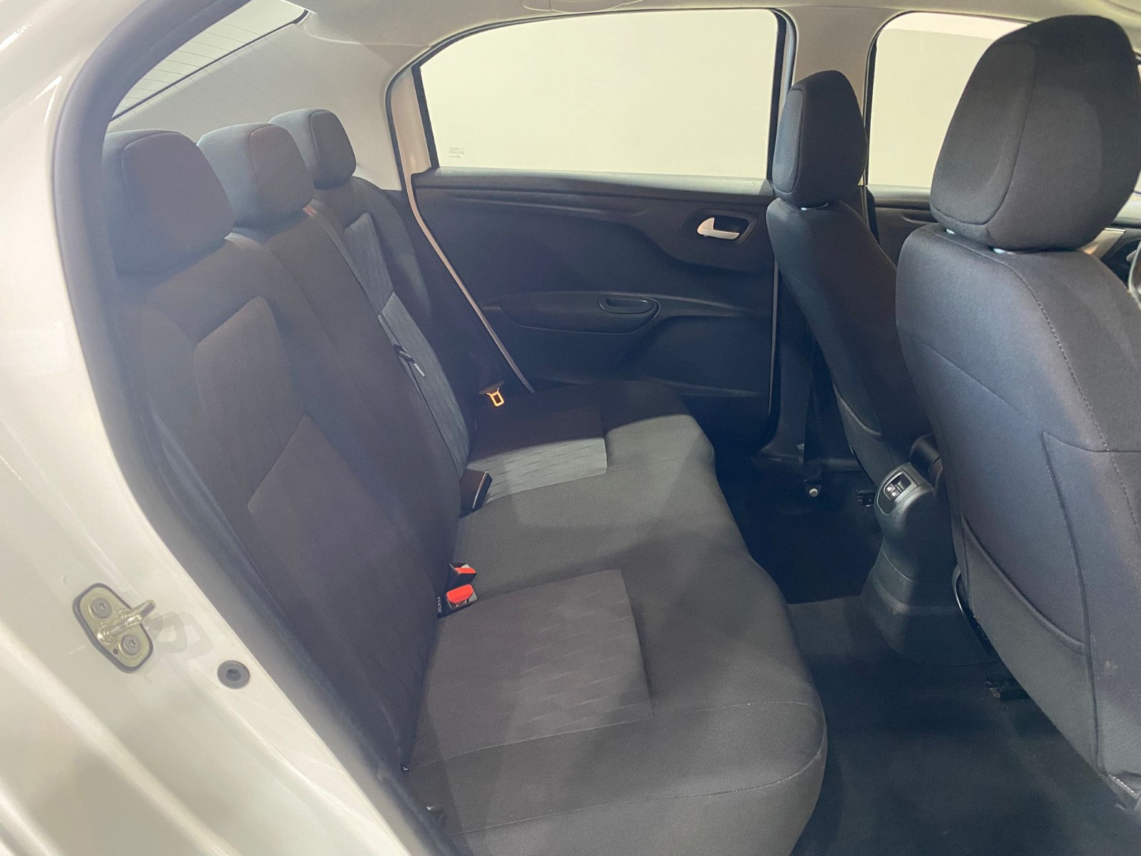 TaksitliOto.Net | 2.El Citroen C-Elysee Sedan 1.5 BlueHDI Feel | Manuel & Dizel | Beyaz | İzmir.2el 2023 Dizel Manuel Citroen C-Elysee Beyaz Gürel Tasarım Aksesuar Otomotiv San. Tic. Ltd. Şti.