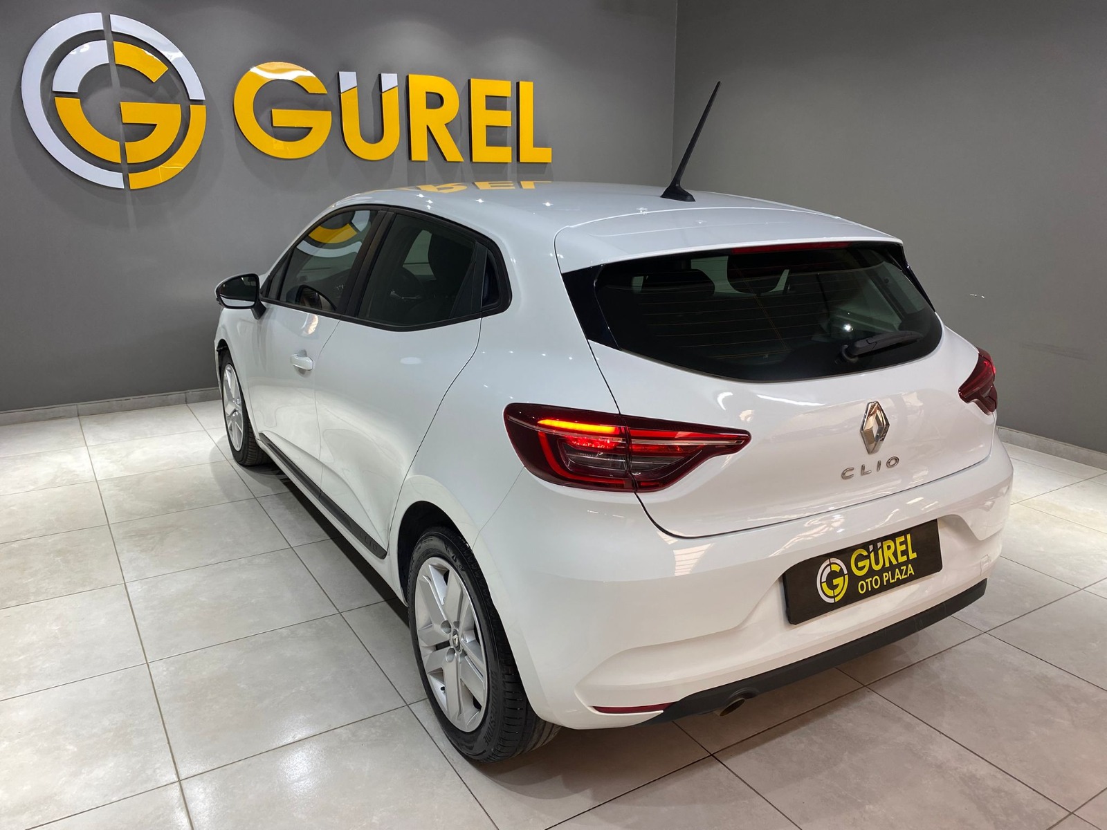 2022 Benzin Otomatik Renault Clio Beyaz Gürel Tasarım Aksesuar Otomotiv San. Tic. Ltd. Şti.