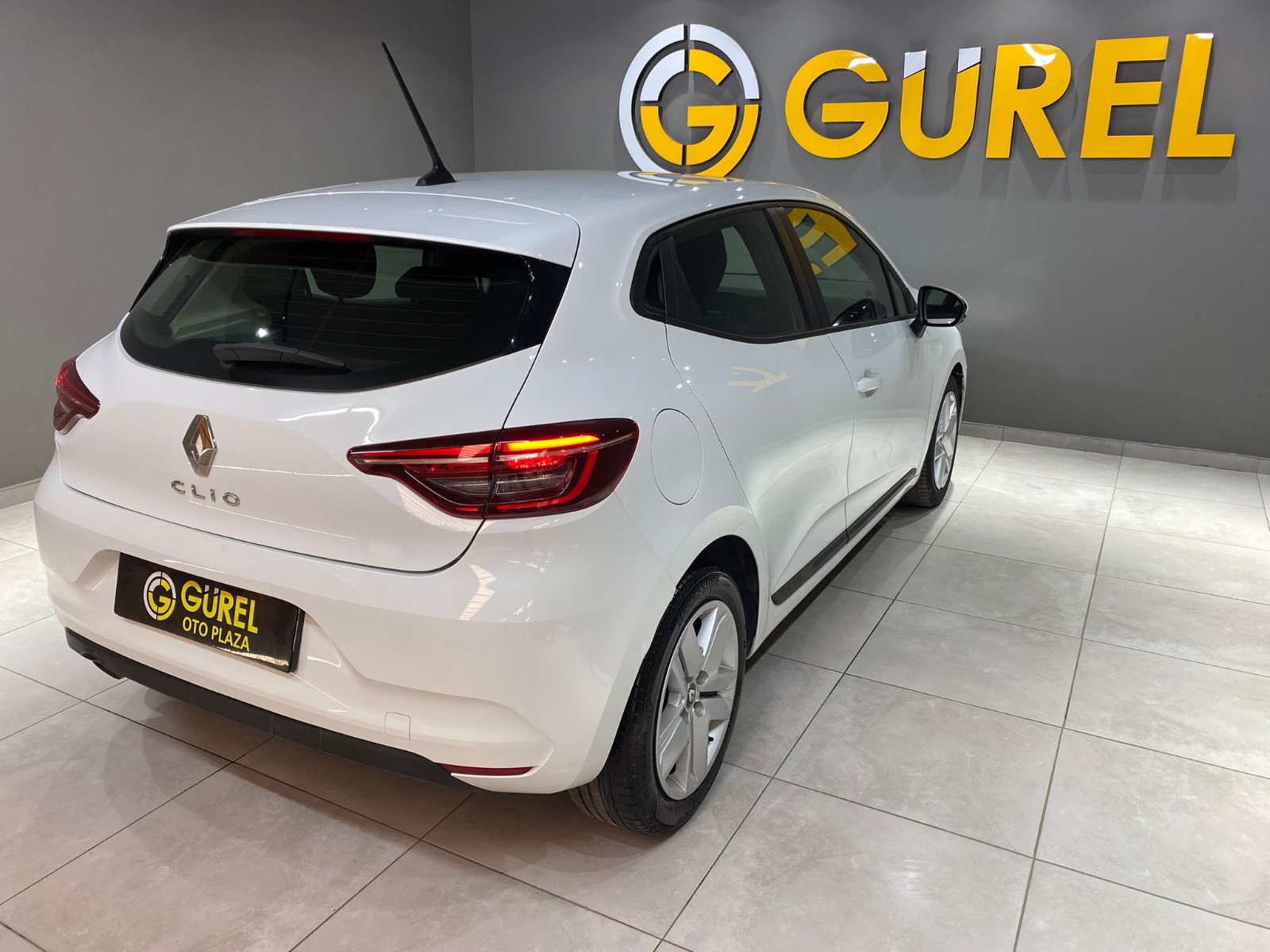 2022 Benzin Otomatik Renault Clio Beyaz Gürel Tasarım Aksesuar Otomotiv San. Tic. Ltd. Şti.