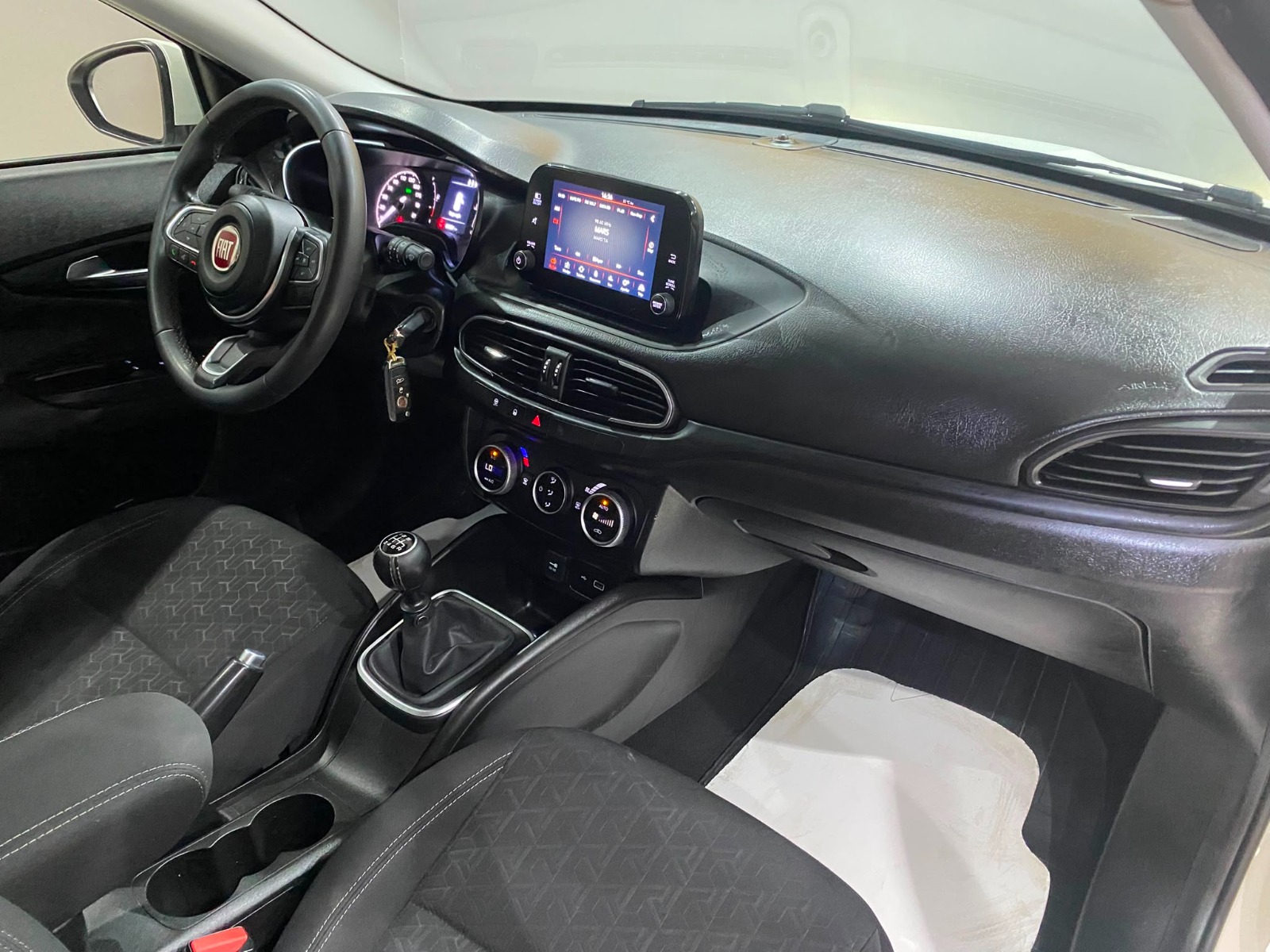 2021 Benzin Manuel Fiat Egea Cross Beyaz Gürel Tasarım Aksesuar Otomotiv San. Tic. Ltd. Şti.