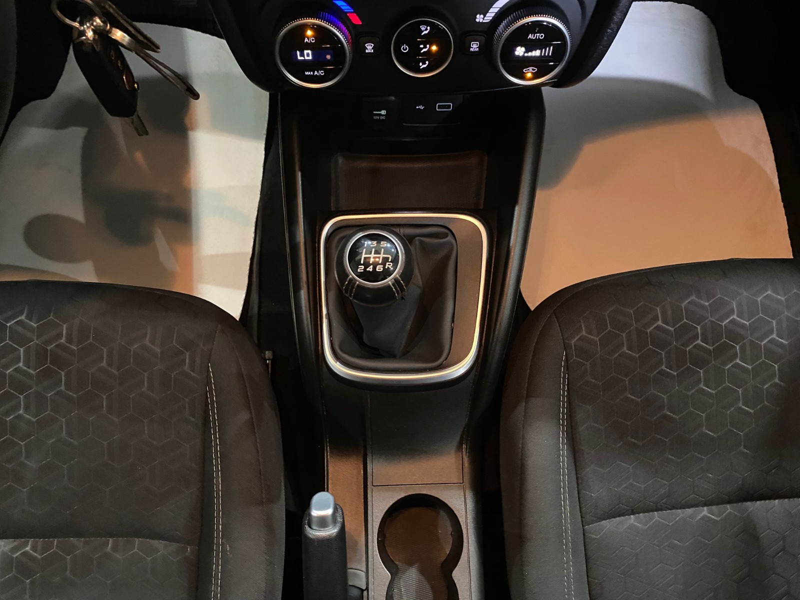 TaksitliOto.Net | 2.El Fiat Egea Cross 1.4 Fire Urban | Manuel & Benzin | Beyaz | İzmir.2el 2021 Benzin Manuel Fiat Egea Beyaz Gürel Tasarım Aksesuar Otomotiv San. Tic. Ltd. Şti.