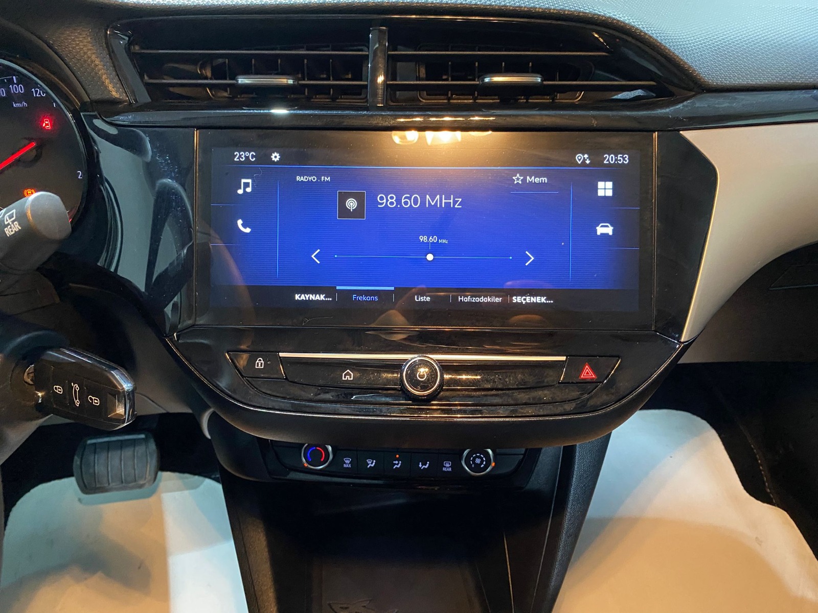 2024 Benzin Otomatik Opel Corsa Kırmızı Gürel Tasarım Aksesuar Otomotiv San. Tic. Ltd. Şti.