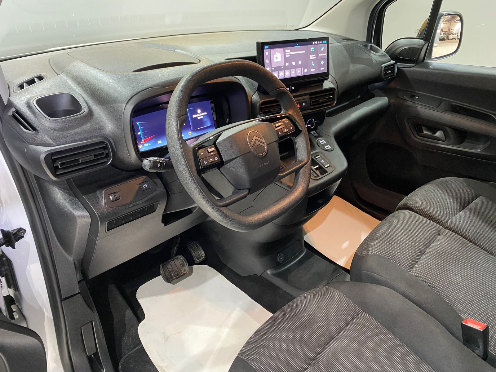 2024 Dizel Otomatik Citroen Berlingo Beyaz Gürel Tasarım Aksesuar Otomotiv San. Tic. Ltd. Şti.