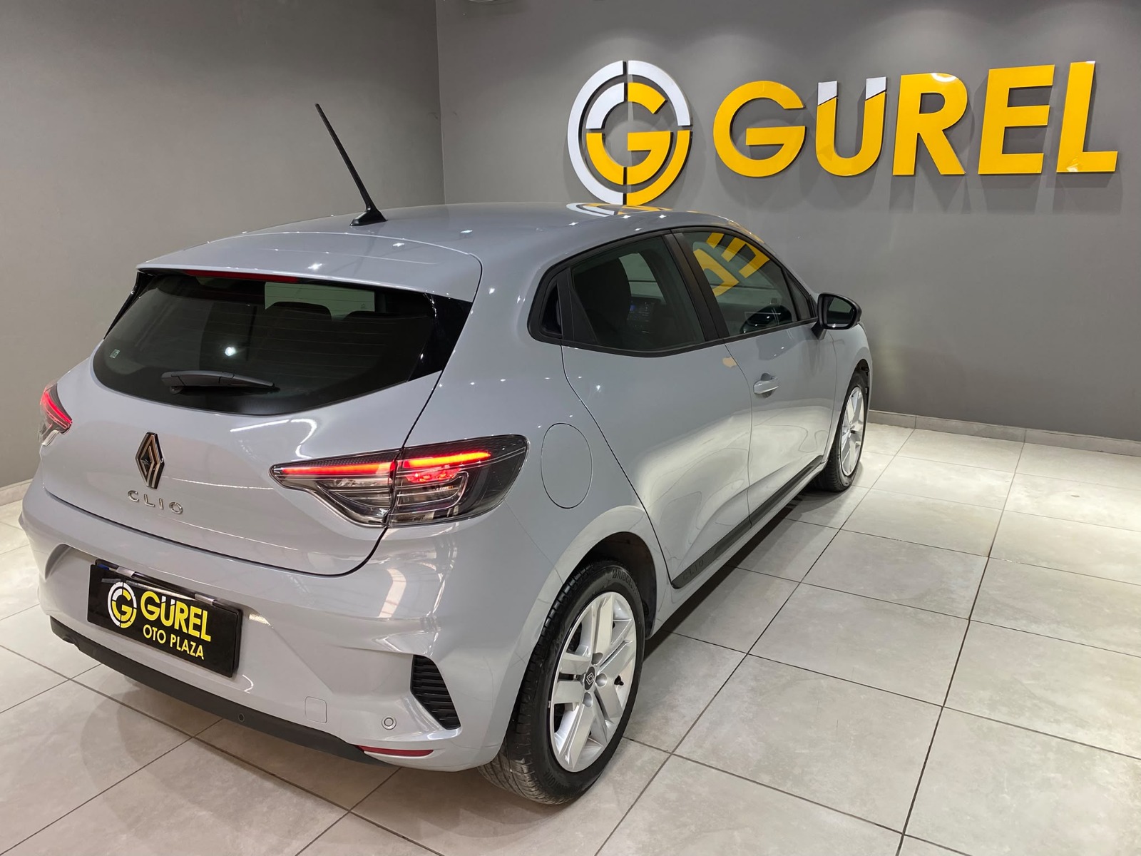 2026 Benzin Otomatik Renault Clio Gri Gürel Tasarım Aksesuar Otomotiv San. Tic. Ltd. Şti.