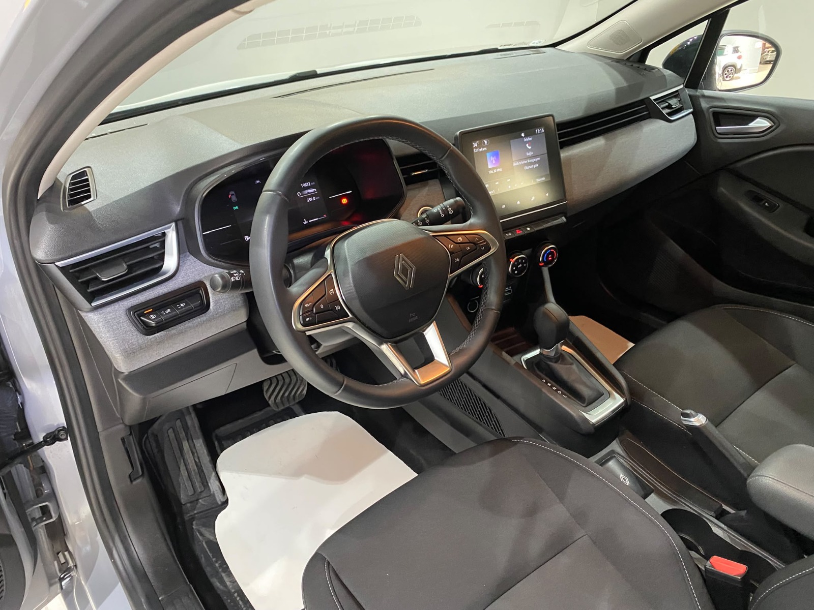 2026 Benzin Otomatik Renault Clio Gri Gürel Tasarım Aksesuar Otomotiv San. Tic. Ltd. Şti.