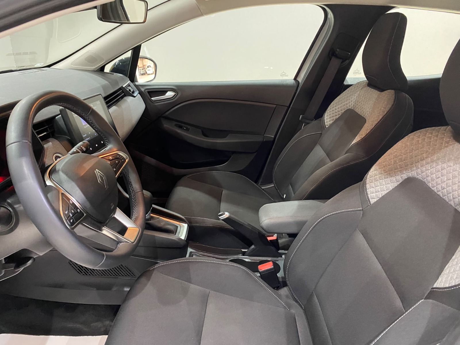 2026 Benzin Otomatik Renault Clio Gri Gürel Tasarım Aksesuar Otomotiv San. Tic. Ltd. Şti.