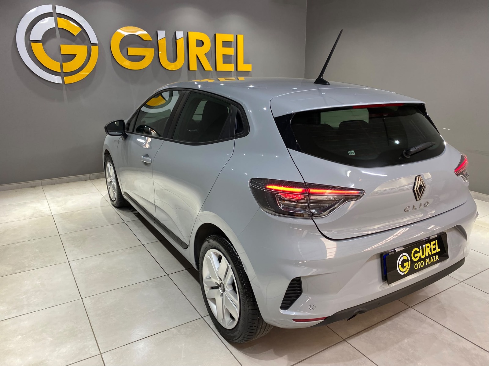 2026 Benzin Otomatik Renault Clio Gri Gürel Tasarım Aksesuar Otomotiv San. Tic. Ltd. Şti.