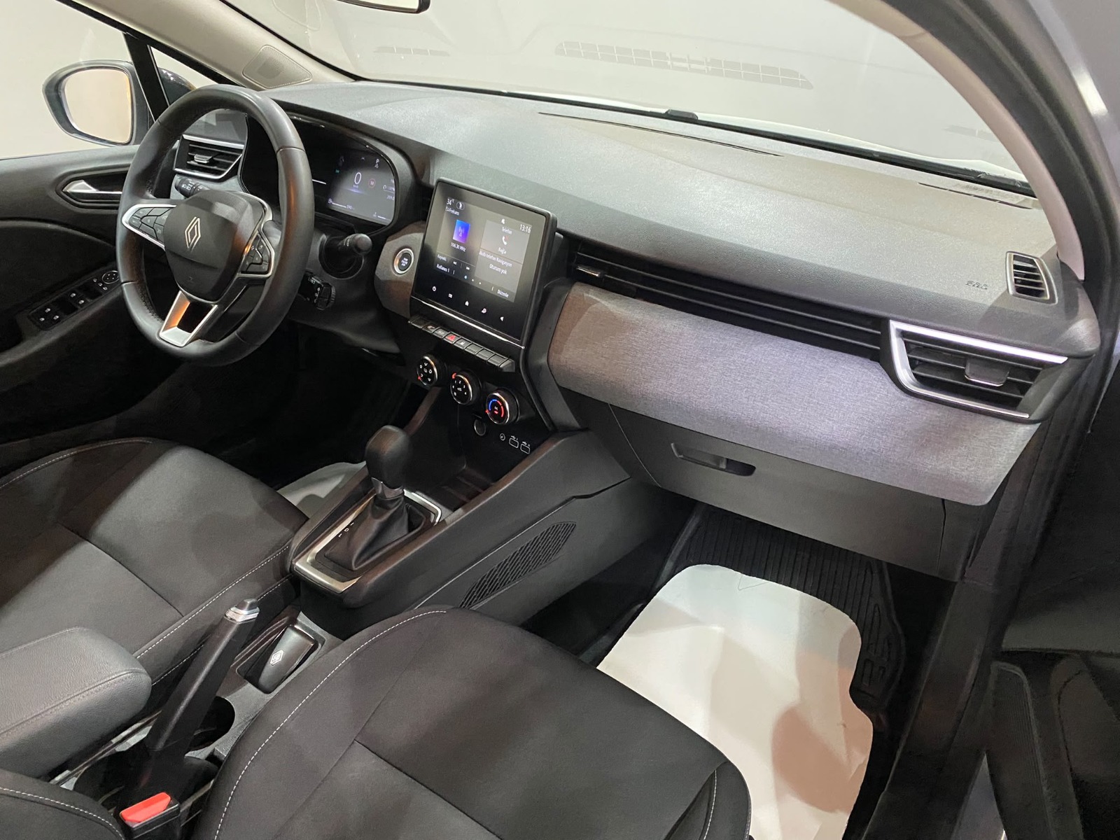 2026 Benzin Otomatik Renault Clio Gri Gürel Tasarım Aksesuar Otomotiv San. Tic. Ltd. Şti.