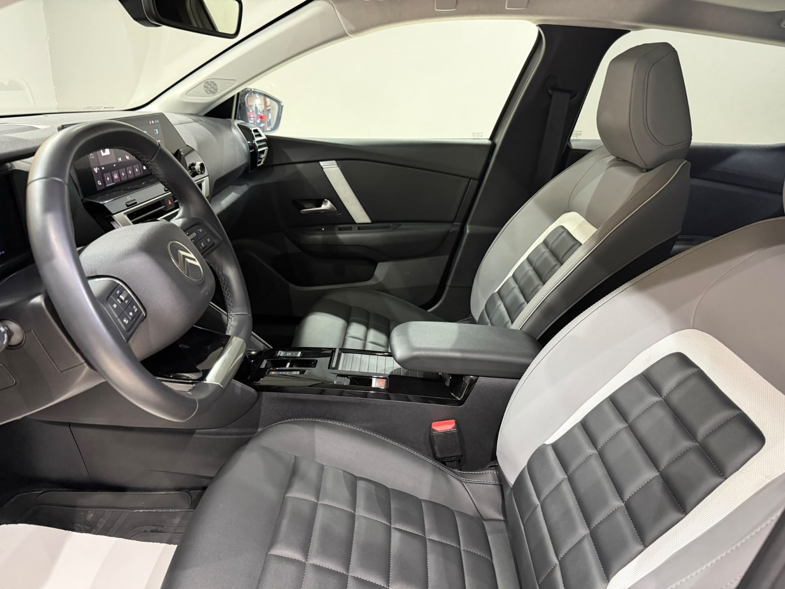 2025 Benzin Otomatik Citroen C4 X Gri Gürel Tasarım Aksesuar Otomotiv San. Tic. Ltd. Şti.
