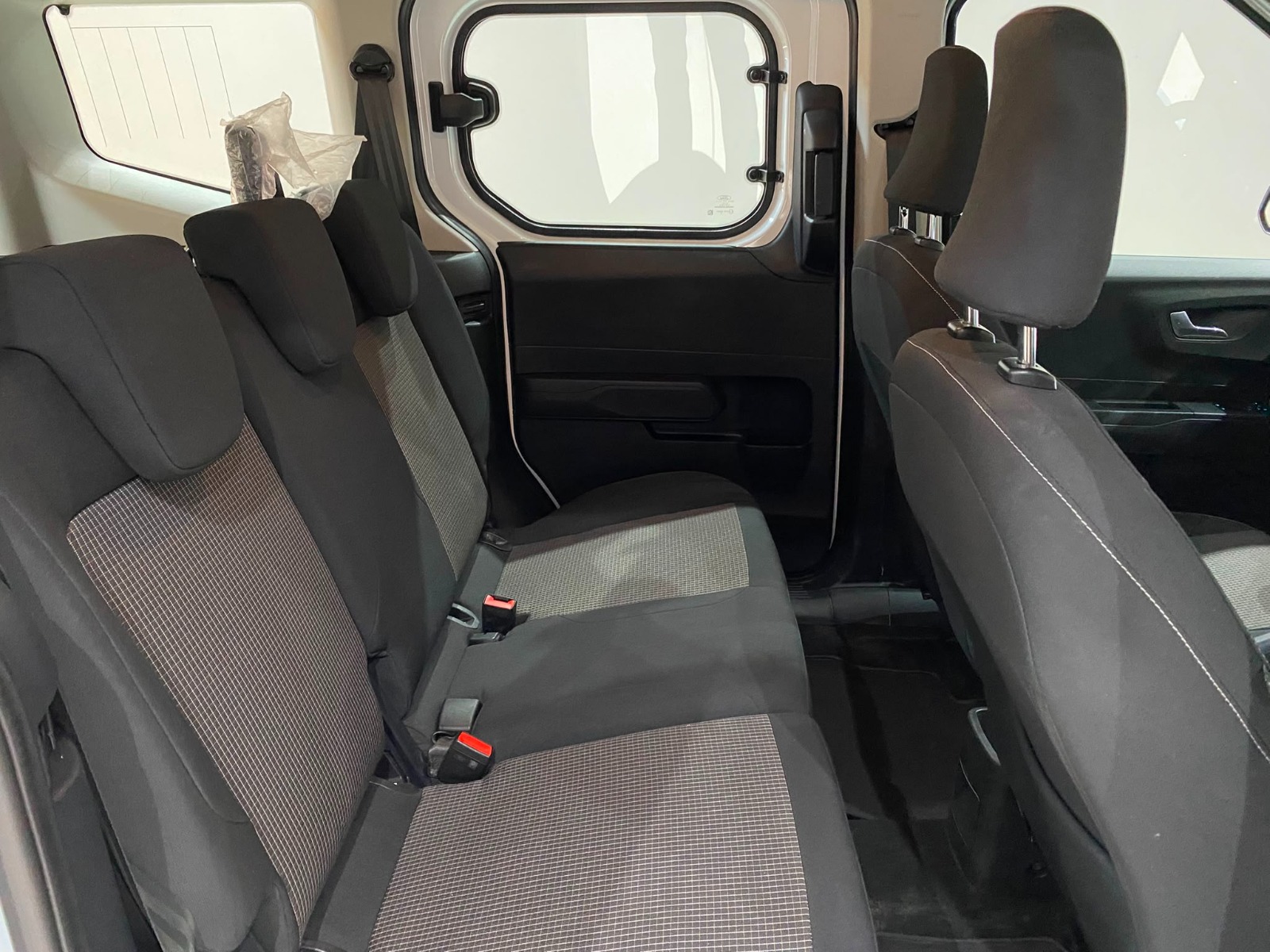 2025 Dizel Manuel Ford Tourneo Courier Beyaz Gürel Tasarım Aksesuar Otomotiv San. Tic. Ltd. Şti.