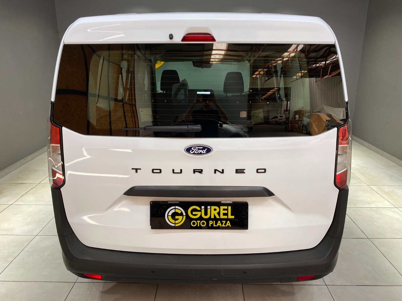 2025 Dizel Manuel Ford Tourneo Courier Beyaz Gürel Tasarım Aksesuar Otomotiv San. Tic. Ltd. Şti.