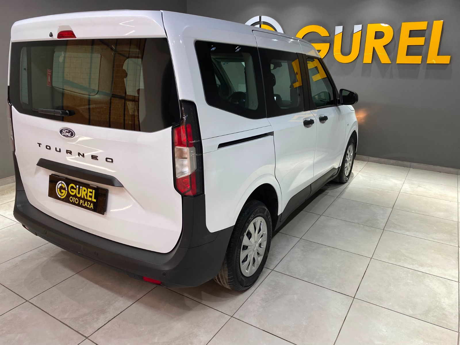 2025 Dizel Manuel Ford Tourneo Courier Beyaz Gürel Tasarım Aksesuar Otomotiv San. Tic. Ltd. Şti.