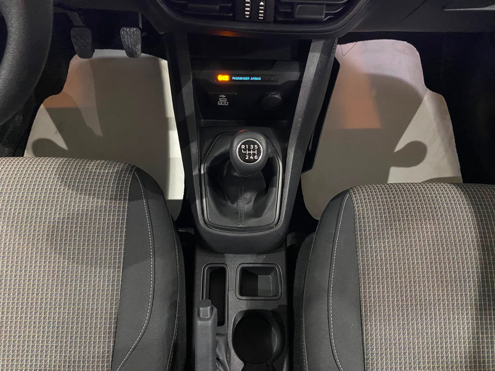 2025 Dizel Manuel Ford Tourneo Courier Beyaz Gürel Tasarım Aksesuar Otomotiv San. Tic. Ltd. Şti.