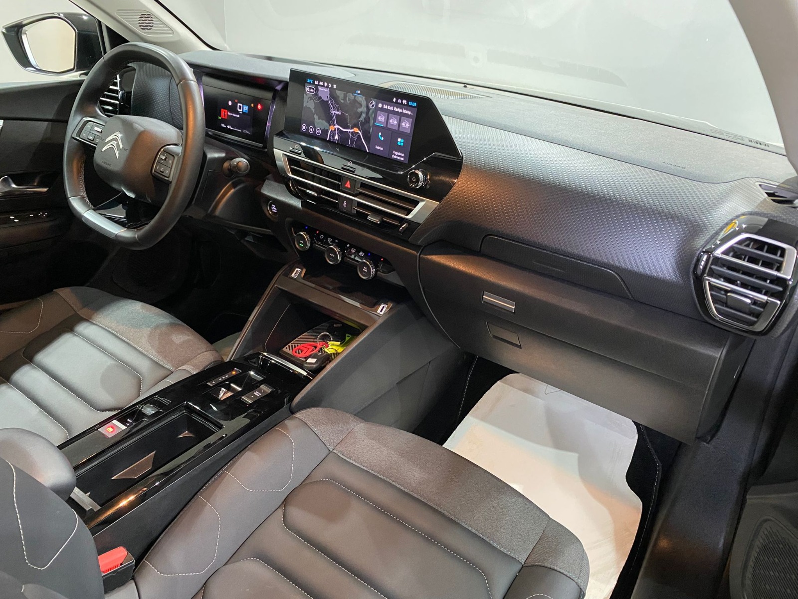 2024 Benzin Otomatik Citroen C4 Gri Gürel Tasarım Aksesuar Otomotiv San. Tic. Ltd. Şti.