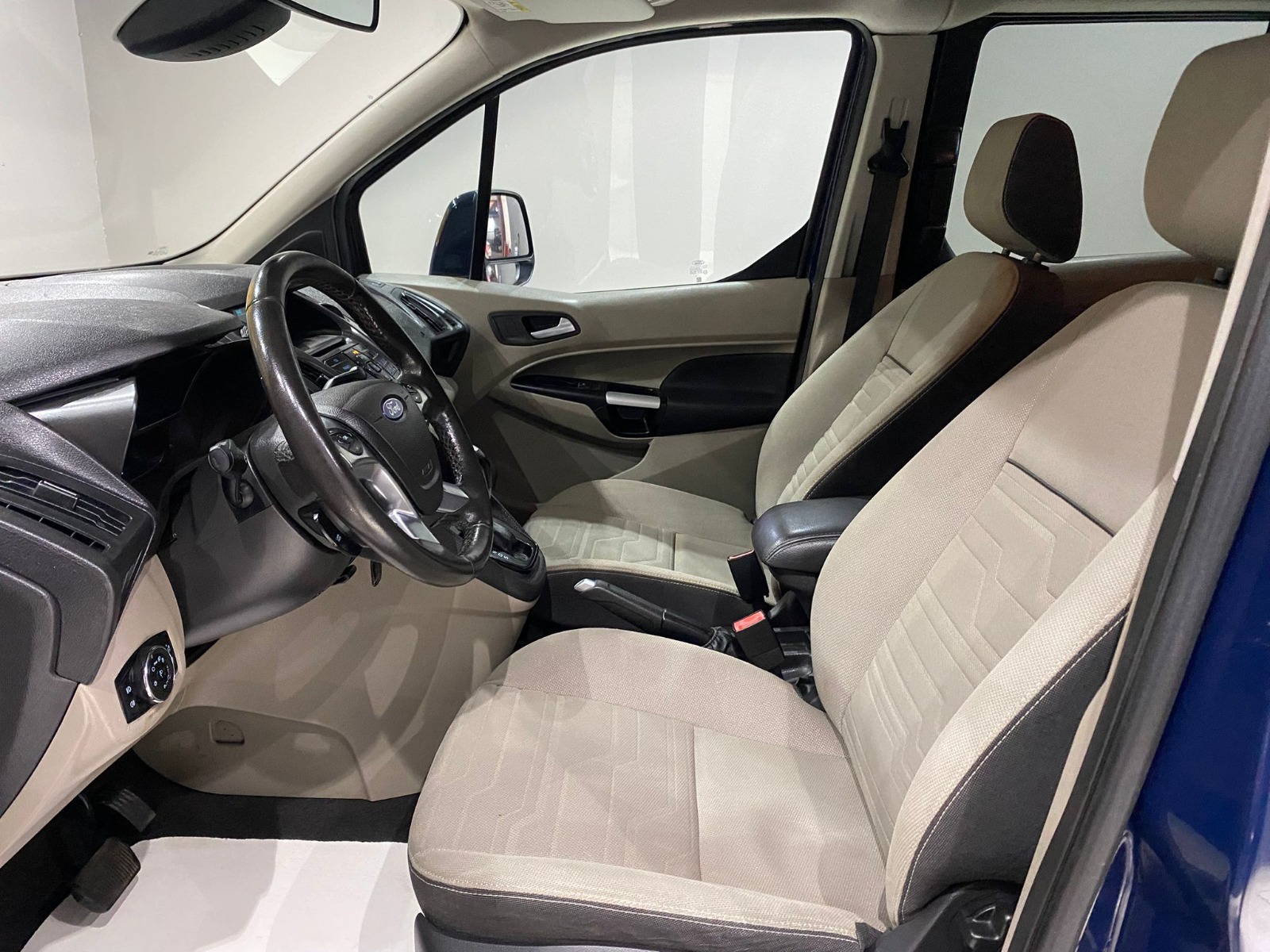 TaksitliOto.Net | 2.El Ford Tourneo Connect Kombi 1.5 TDCI SWB Titanium X Powershift | Otomatik & Dizel | Lacivert | İzmir.2el 2016 Dizel Otomatik Ford Tourneo Connect Lacivert Gürel Tasarım Aksesuar Otomotiv San. Tic. Ltd. Şti.