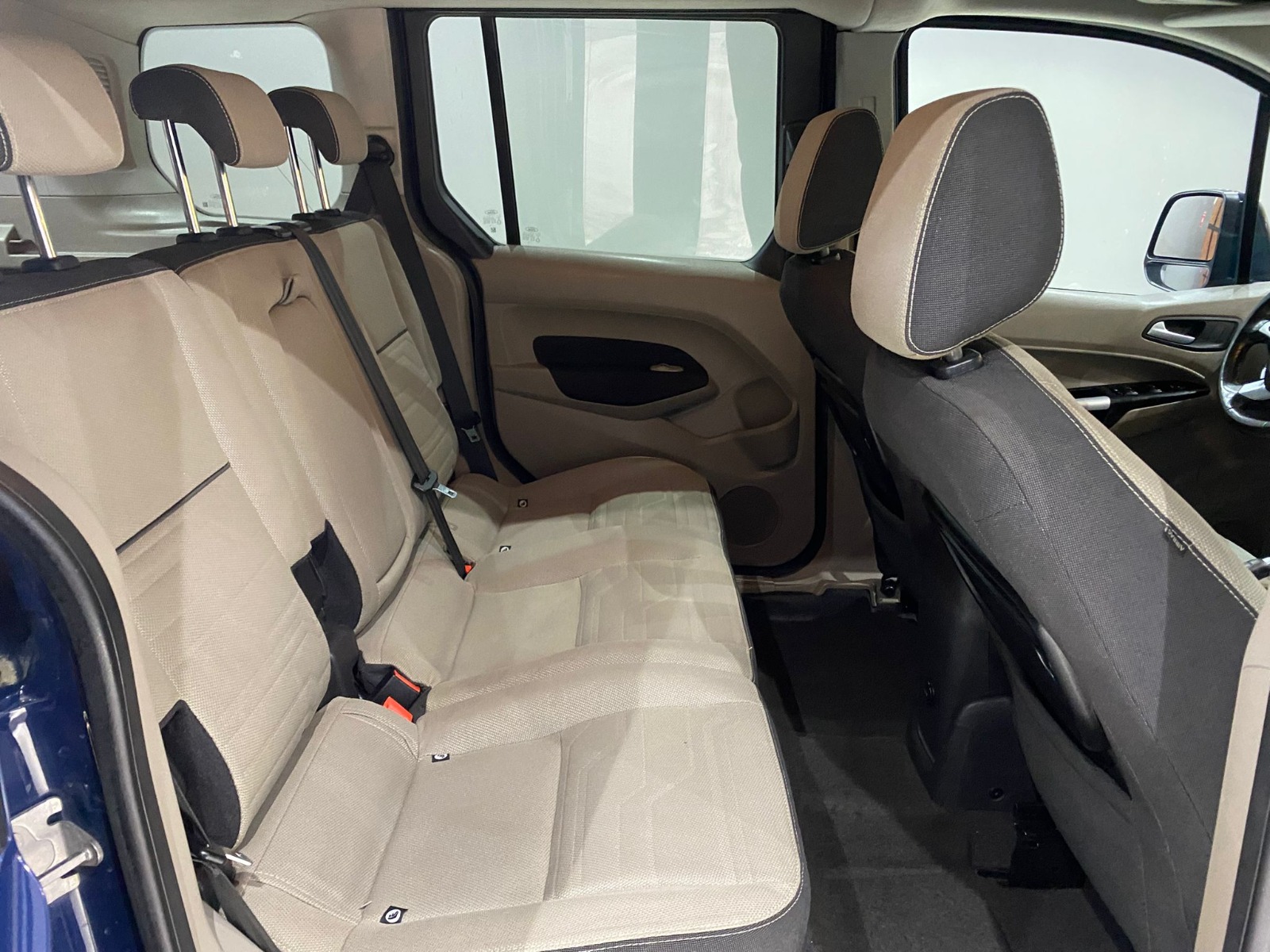 TaksitliOto.Net | 2.El Ford Tourneo Connect Kombi 1.5 TDCI SWB Titanium X Powershift | Otomatik & Dizel | Lacivert | İzmir.2el 2016 Dizel Otomatik Ford Tourneo Connect Lacivert Gürel Tasarım Aksesuar Otomotiv San. Tic. Ltd. Şti.