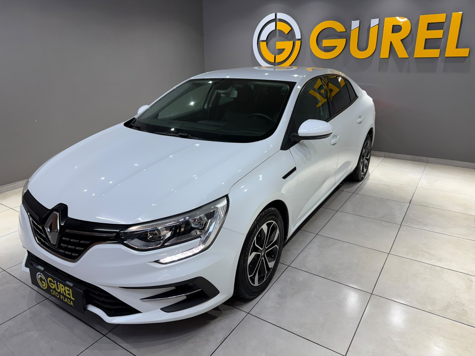 2022 Benzin Otomatik Renault Megane Beyaz Gürel Tasarım Aksesuar Otomotiv San. Tic. Ltd. Şti.