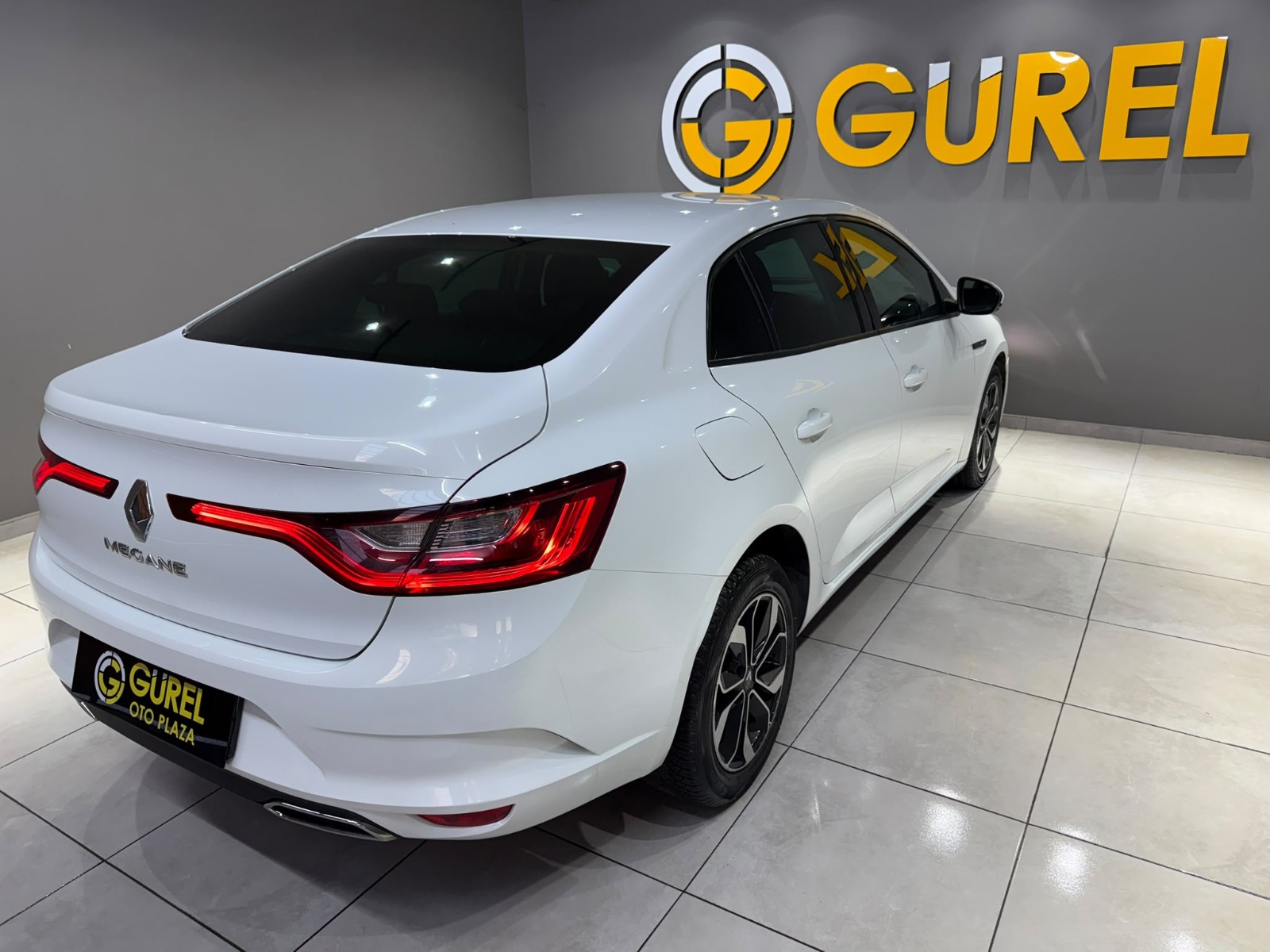 2022 Benzin Otomatik Renault Megane Beyaz Gürel Tasarım Aksesuar Otomotiv San. Tic. Ltd. Şti.