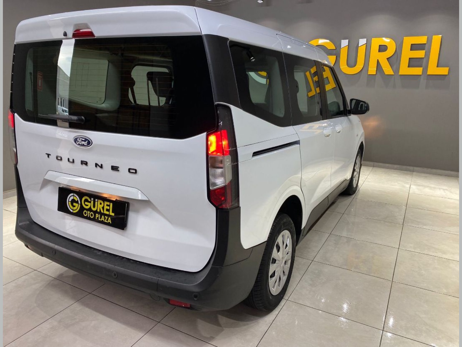 2024 Dizel Manuel Ford Tourneo Courier Beyaz Gürel Tasarım Aksesuar Otomotiv San. Tic. Ltd. Şti.