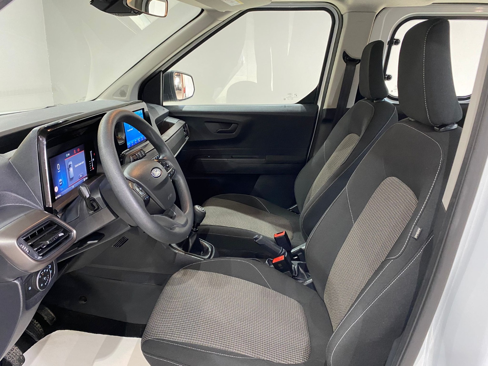 2024 Dizel Manuel Ford Tourneo Courier Beyaz Gürel Tasarım Aksesuar Otomotiv San. Tic. Ltd. Şti.