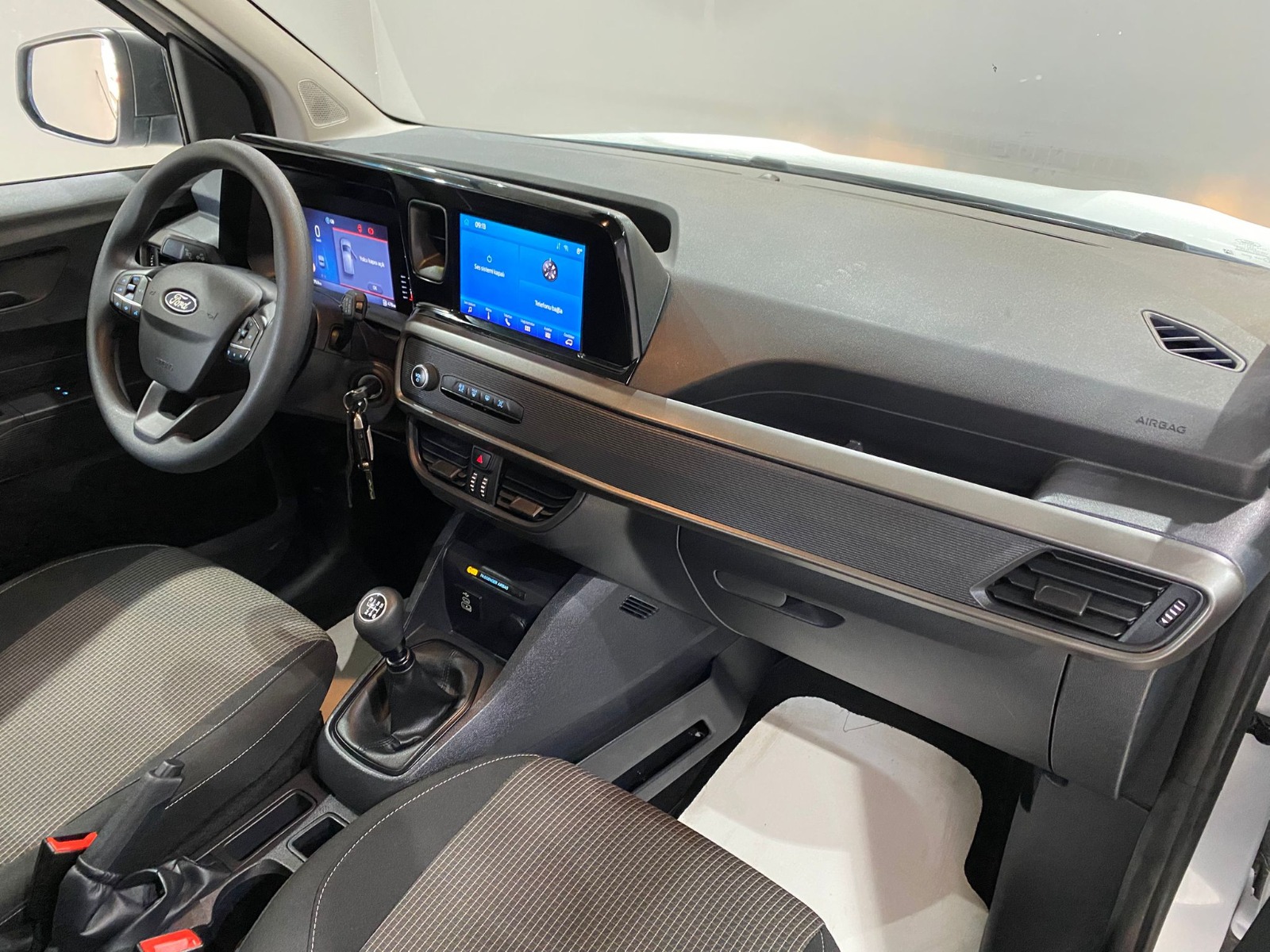 2024 Dizel Manuel Ford Tourneo Courier Beyaz Gürel Tasarım Aksesuar Otomotiv San. Tic. Ltd. Şti.