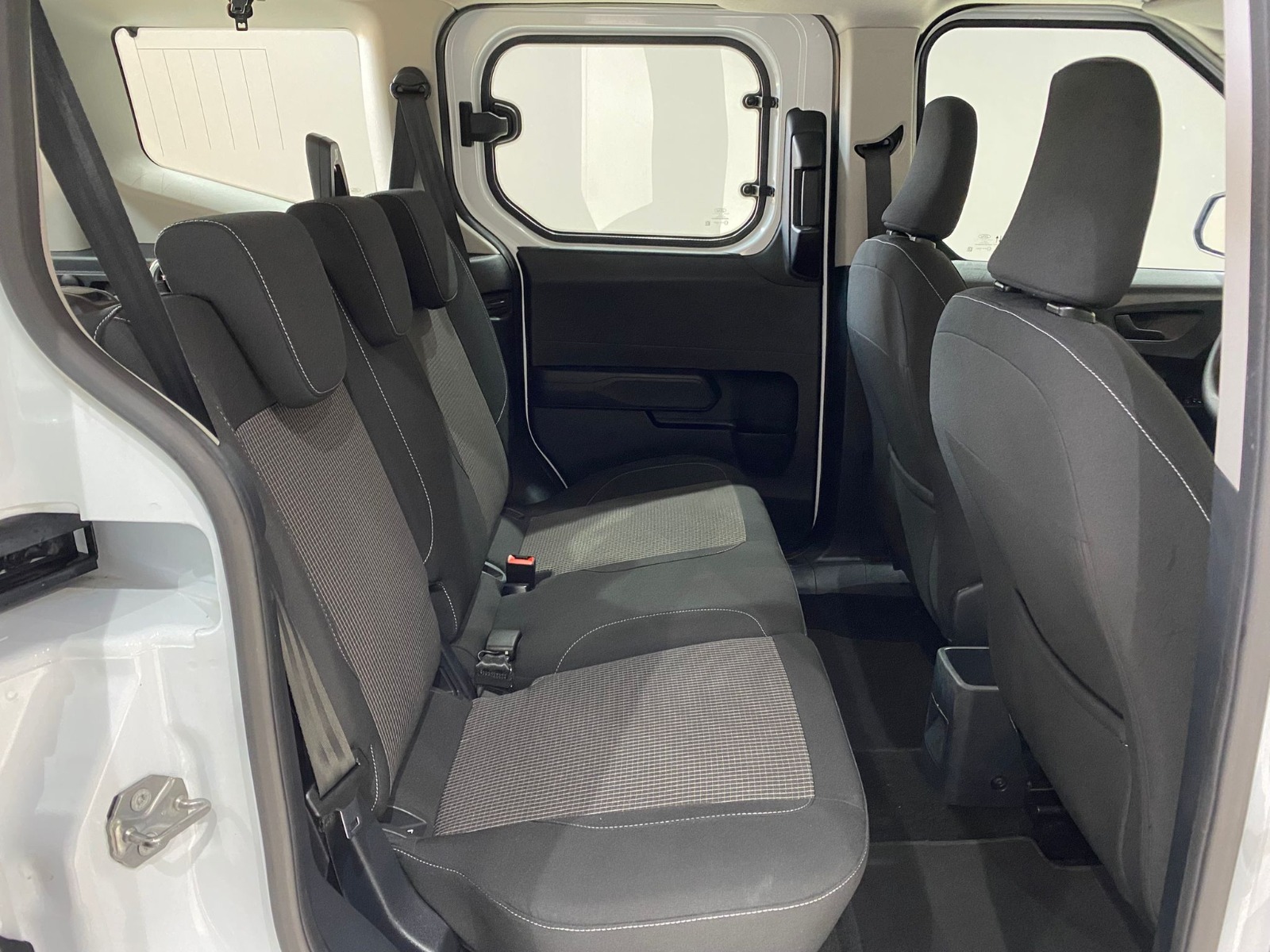 2024 Dizel Manuel Ford Tourneo Courier Beyaz Gürel Tasarım Aksesuar Otomotiv San. Tic. Ltd. Şti.