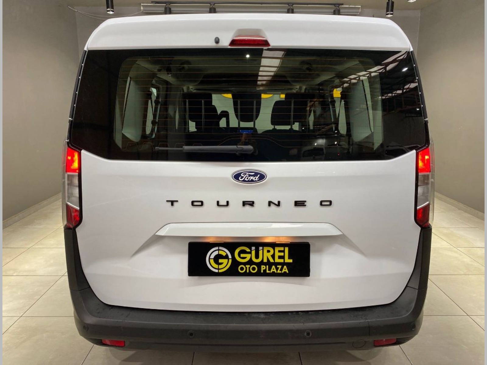 2024 Dizel Manuel Ford Tourneo Courier Beyaz Gürel Tasarım Aksesuar Otomotiv San. Tic. Ltd. Şti.