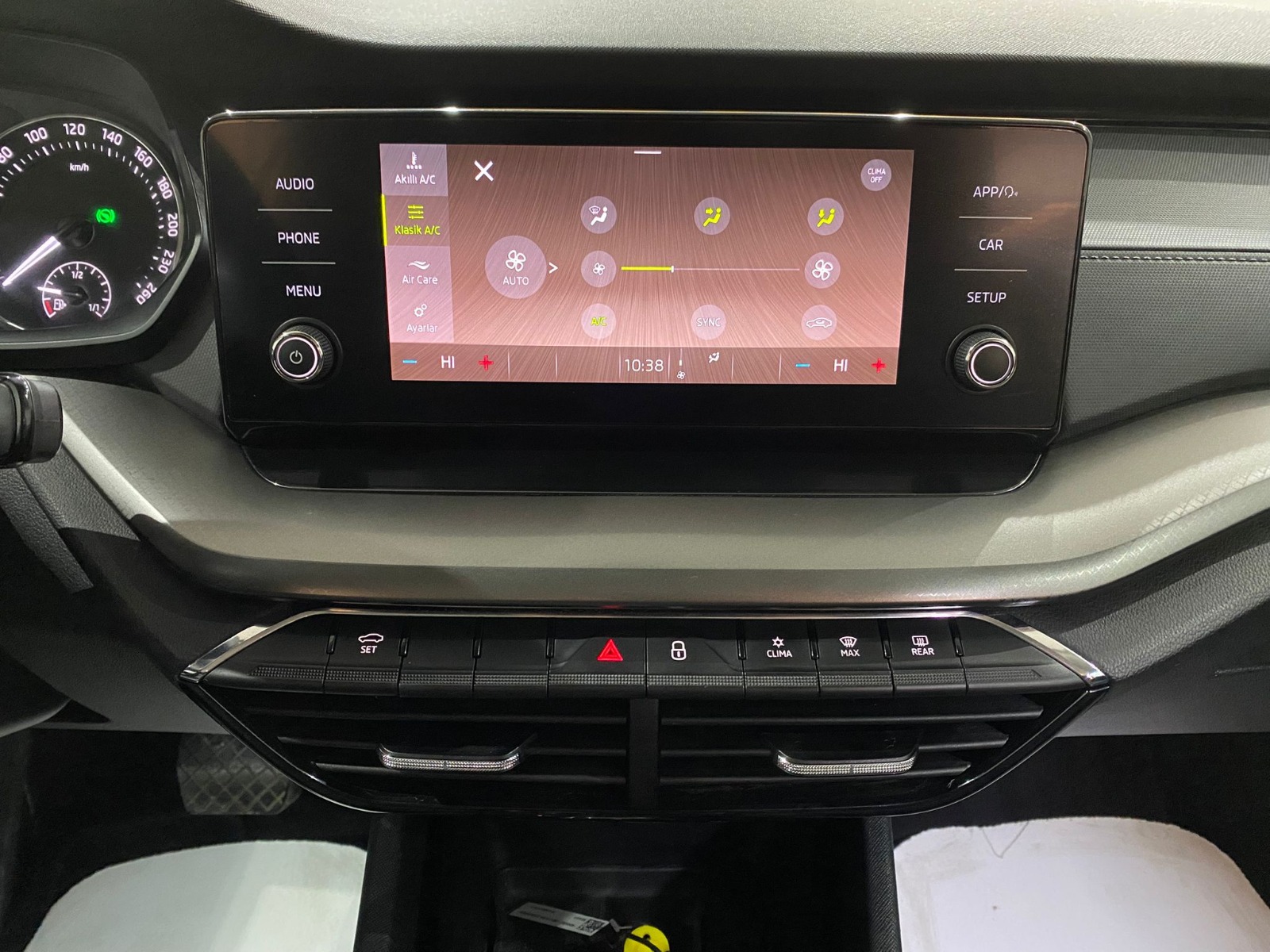 2022 Hybrid Otomatik Skoda Octavia Gümüş Gri Gürel Tasarım Aksesuar Otomotiv San. Tic. Ltd. Şti.